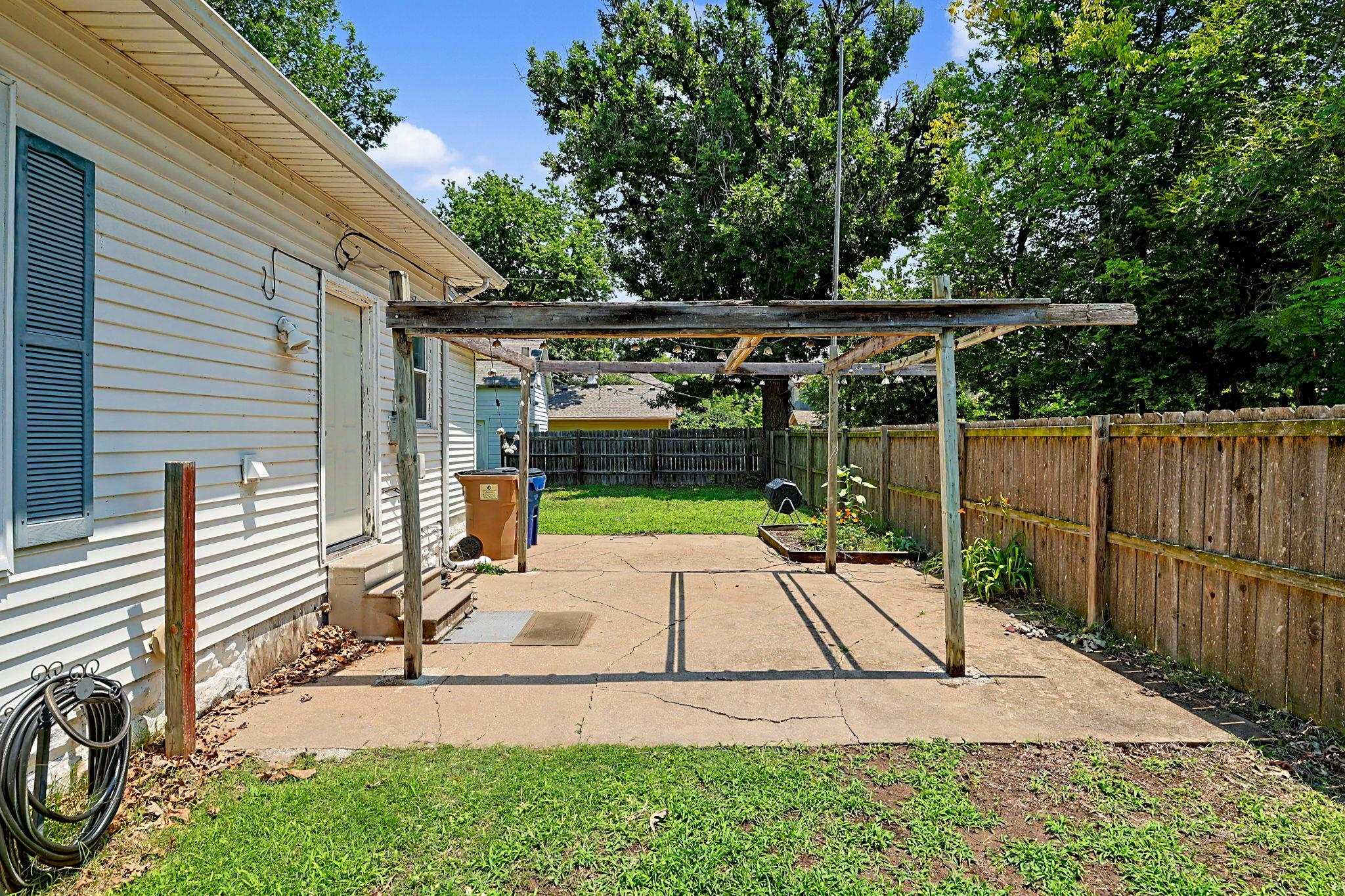 802 N Gilman Ave Property Photo 32