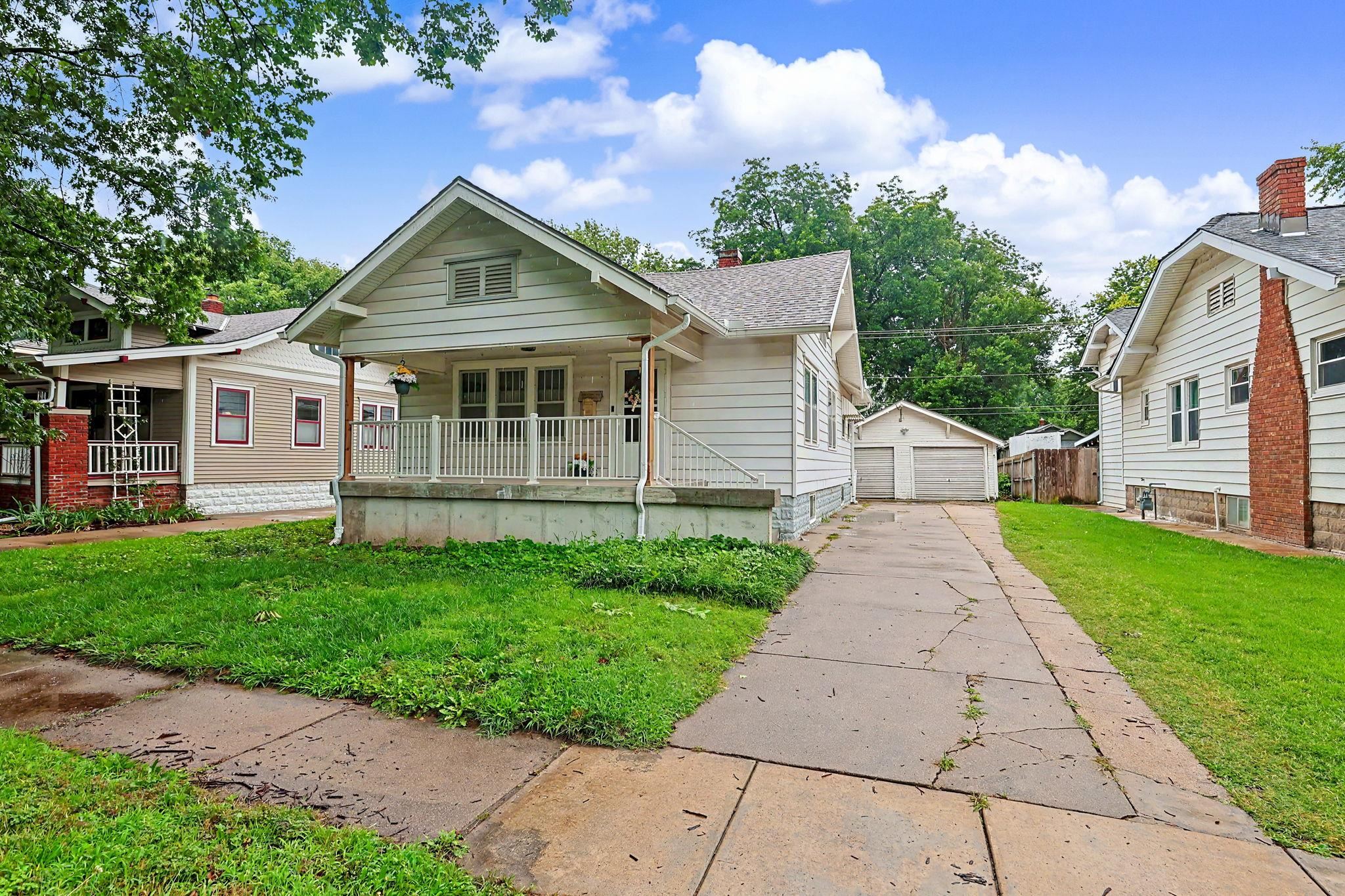 1044 N Perry Ave Property Photo 1