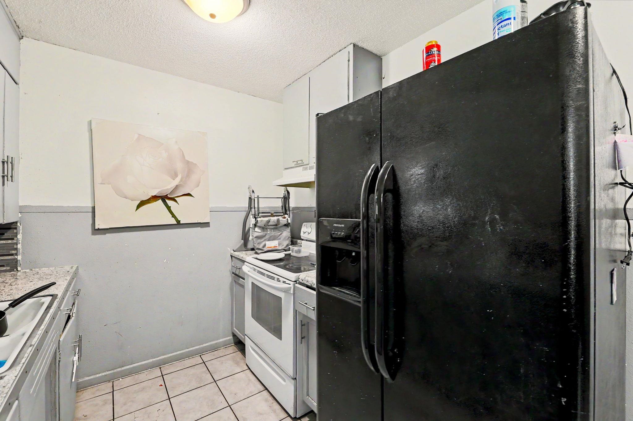 2210 S Seneca St Property Photo 8
