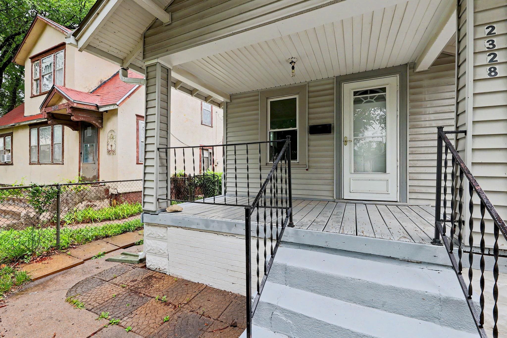 2328 W Maple Property Photo 3
