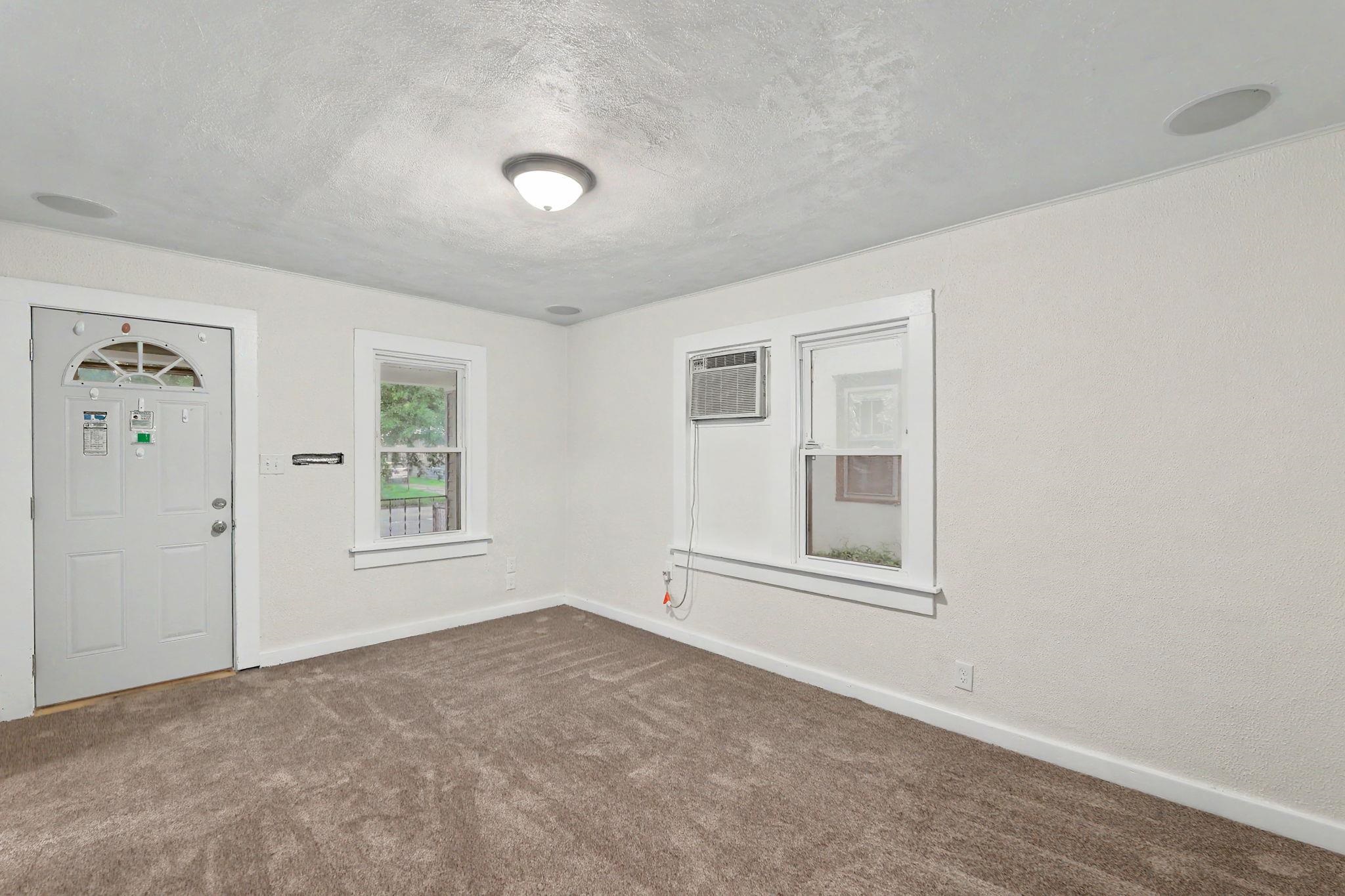 2328 W Maple Property Photo 5