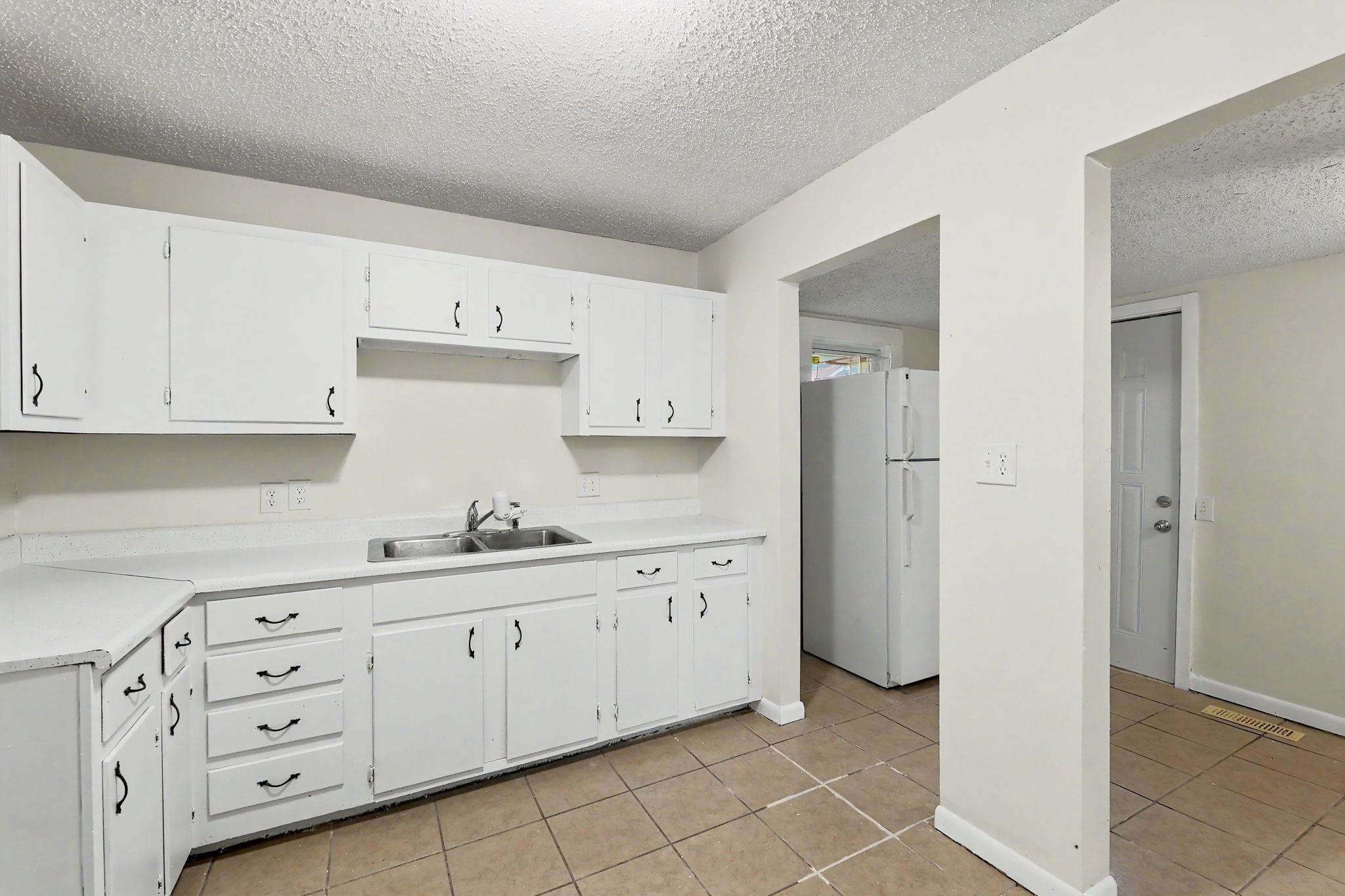 2328 W Maple Property Photo 7