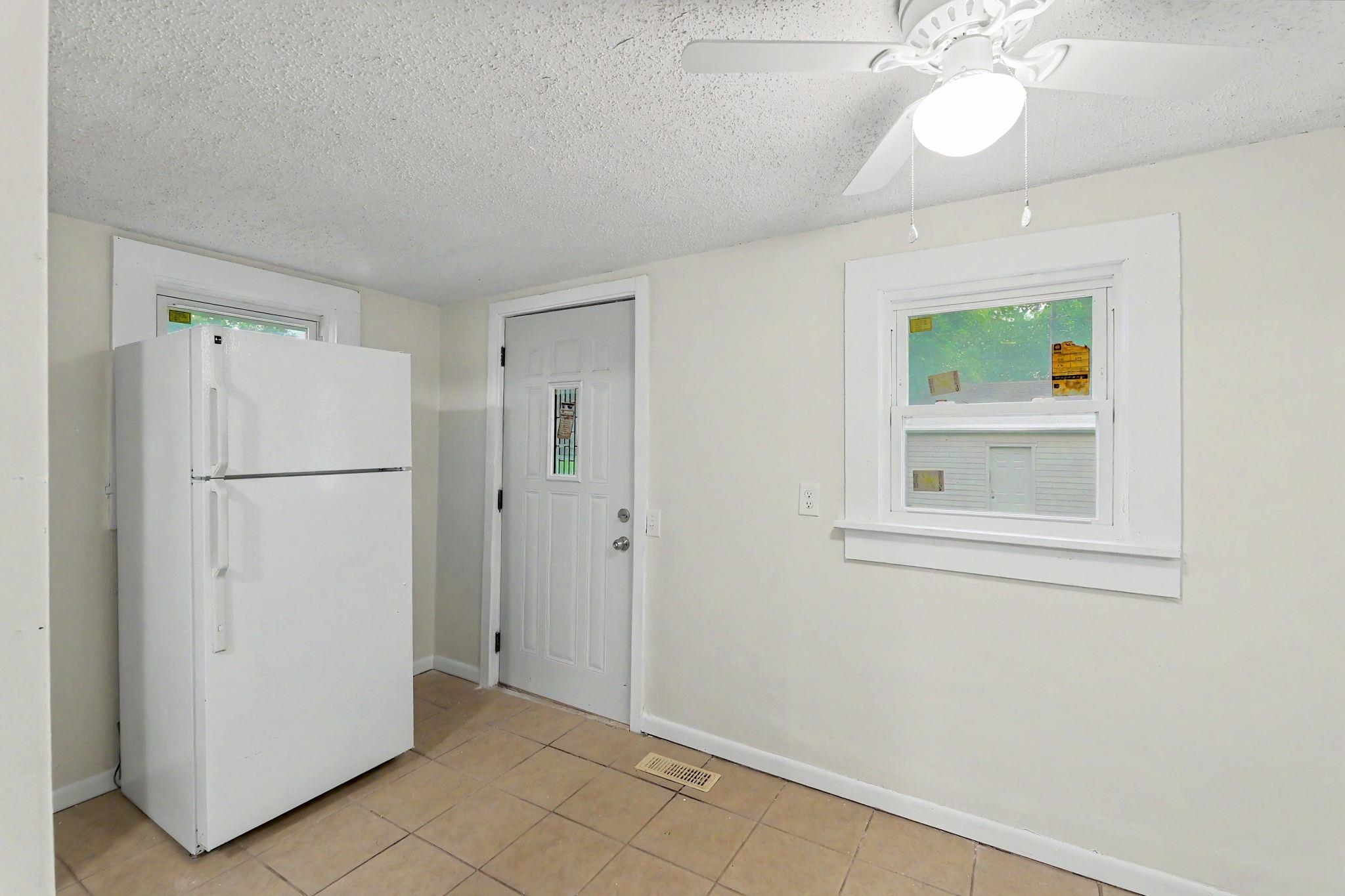 2328 W Maple Property Photo 9
