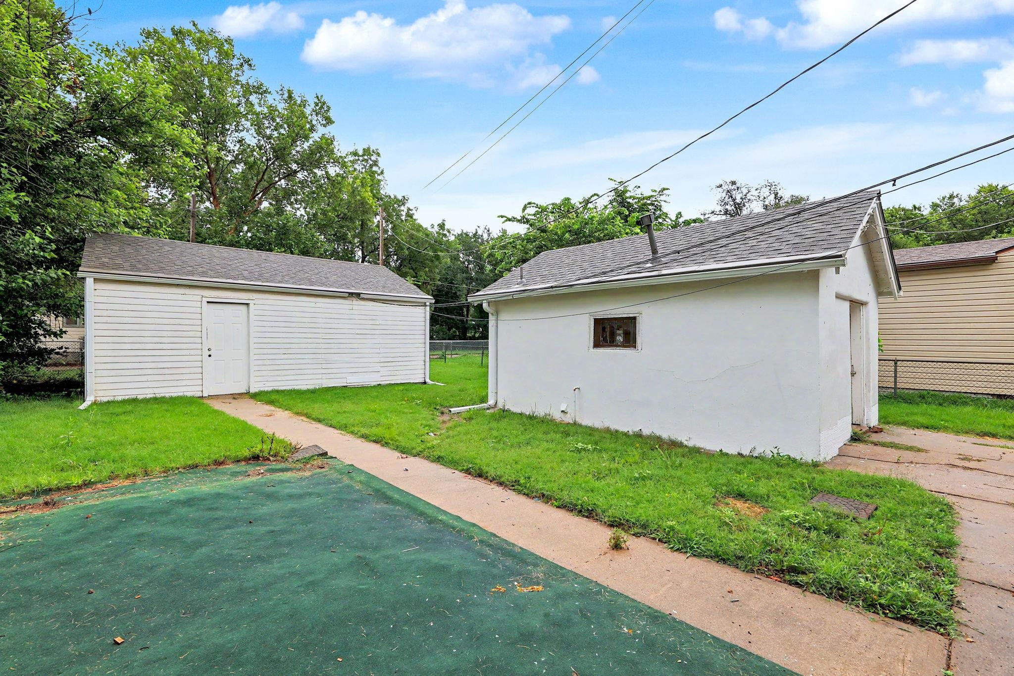2328 W Maple Property Photo 21