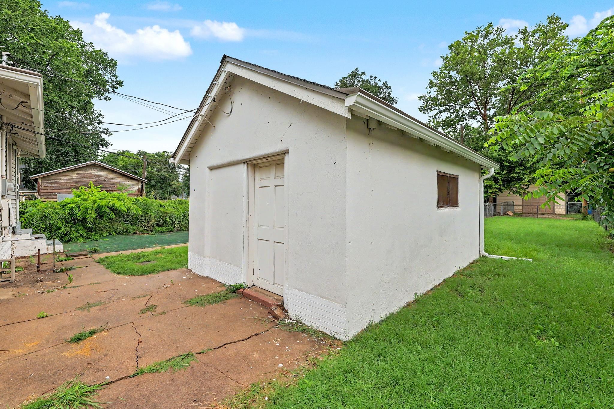 2328 W Maple Property Photo 22