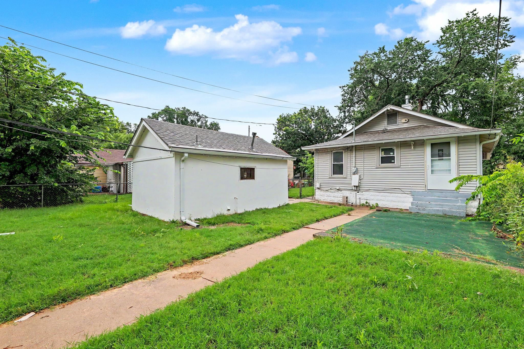 2328 W Maple Property Photo 23