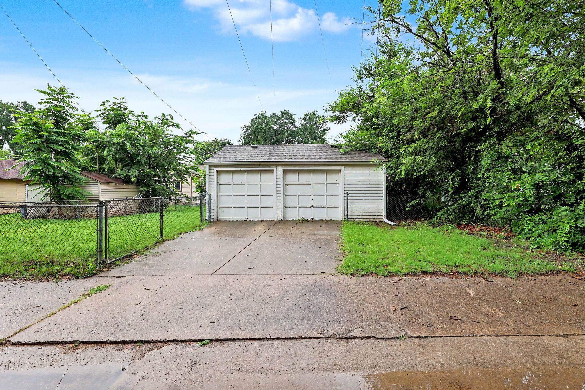 2328 W Maple Property Photo 26