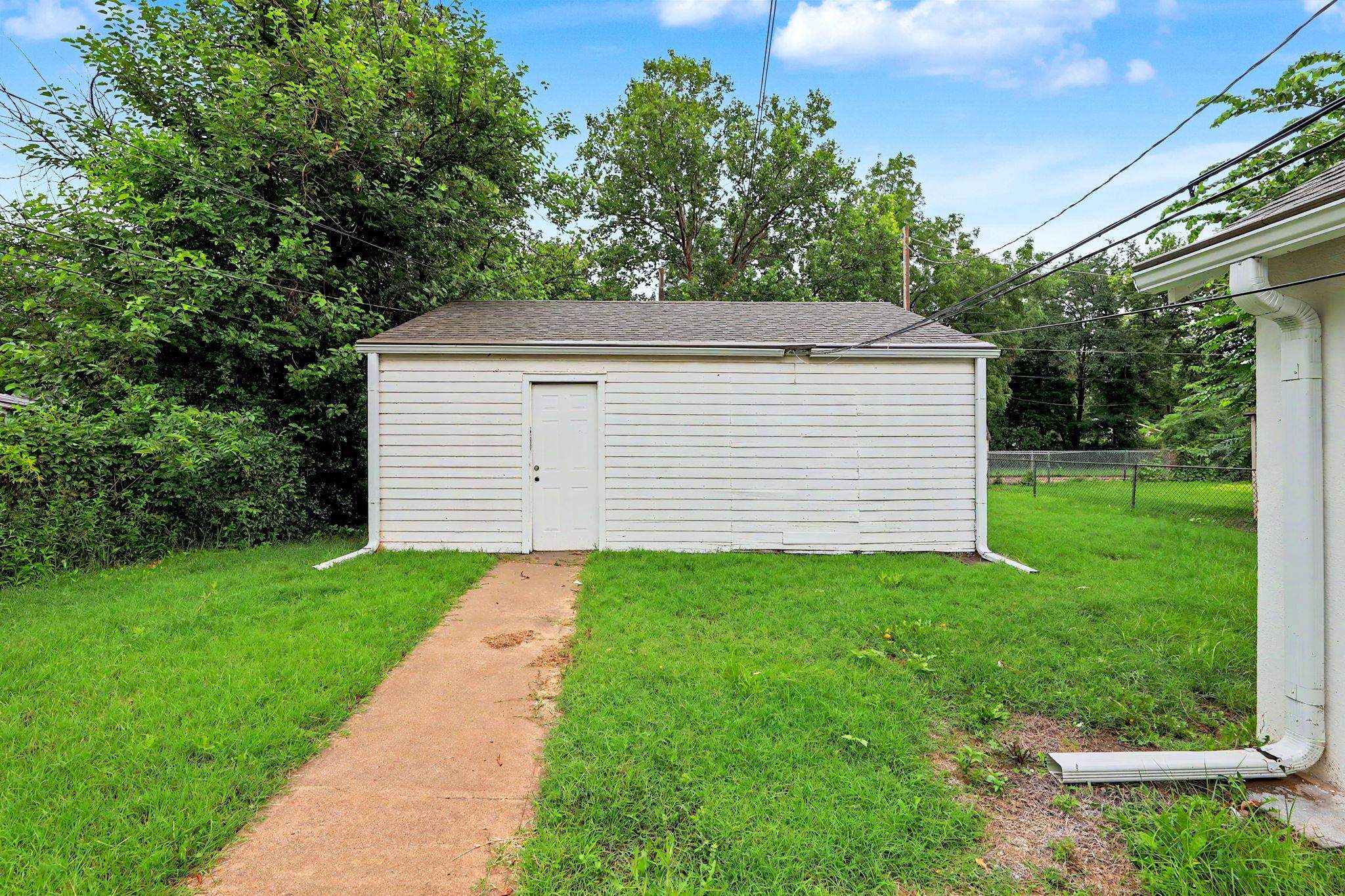 2328 W Maple Property Photo 27