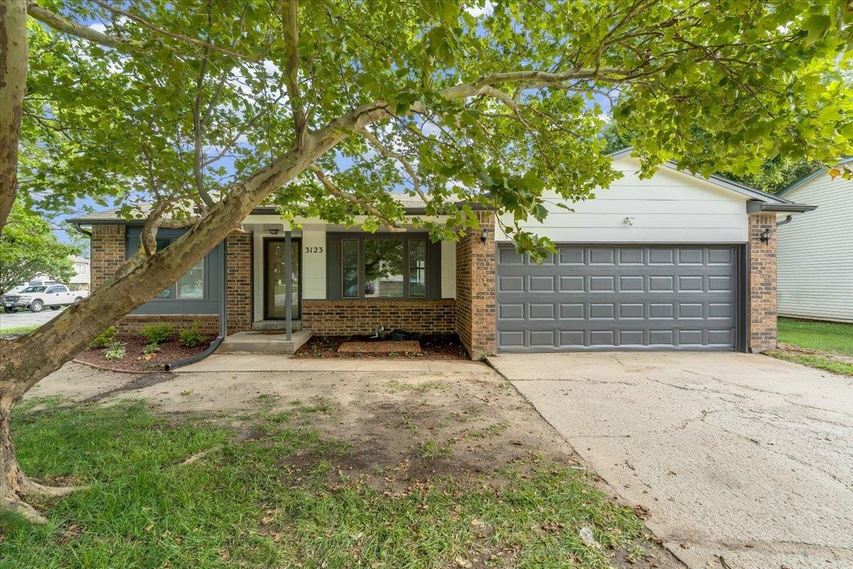 3123 N Brookfield Property Photo 1