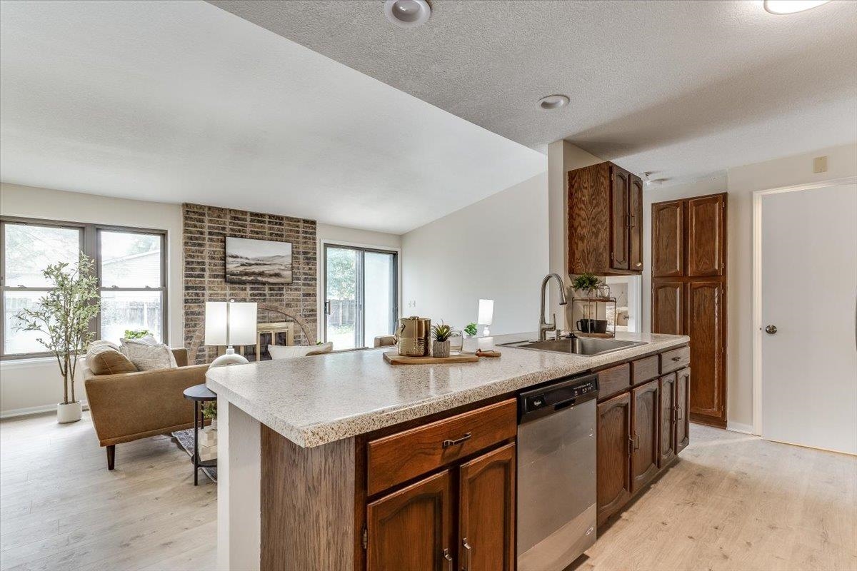 3123 N Brookfield Property Photo 6