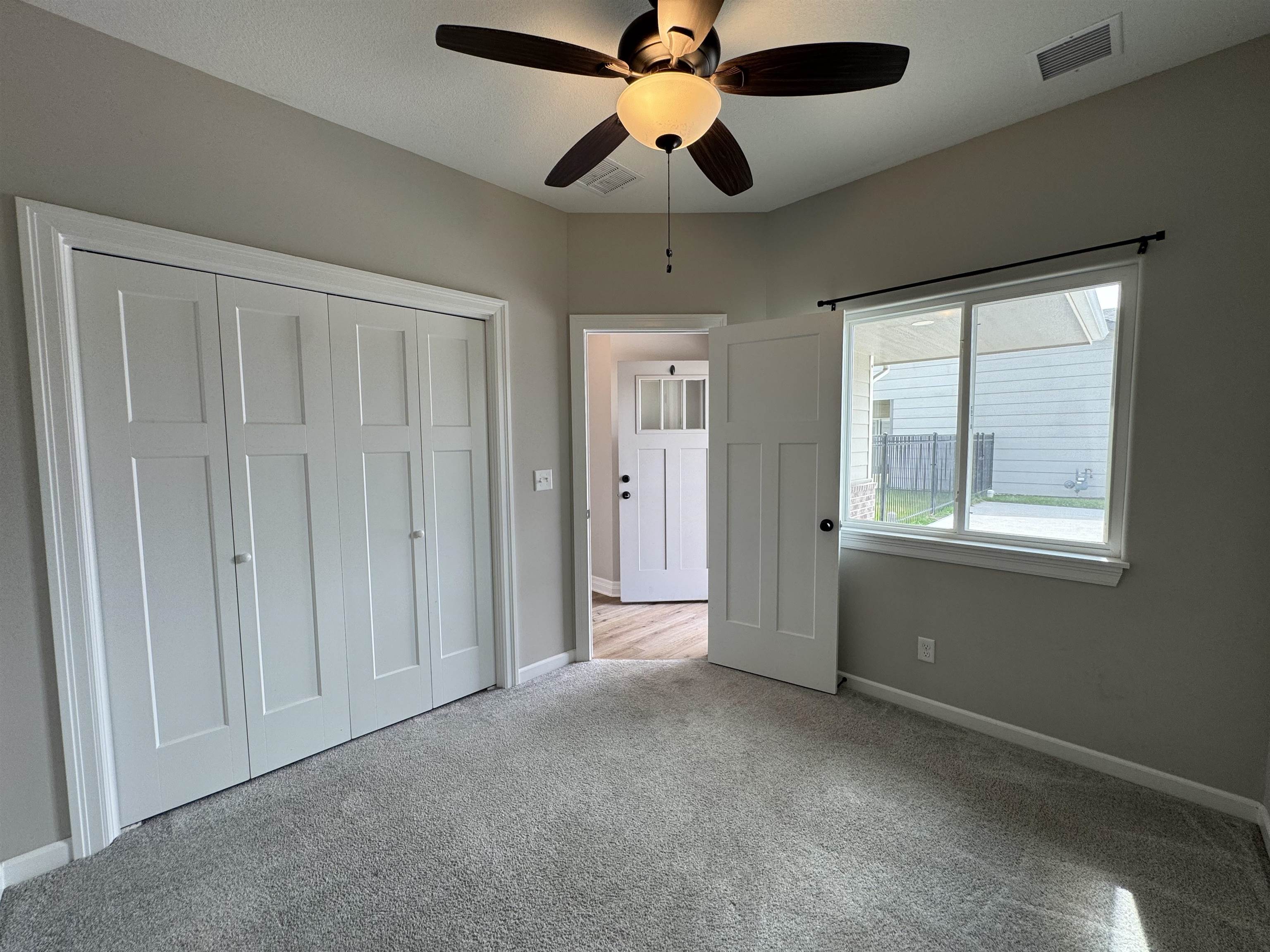 868 N Cloverleaf Property Photo 10
