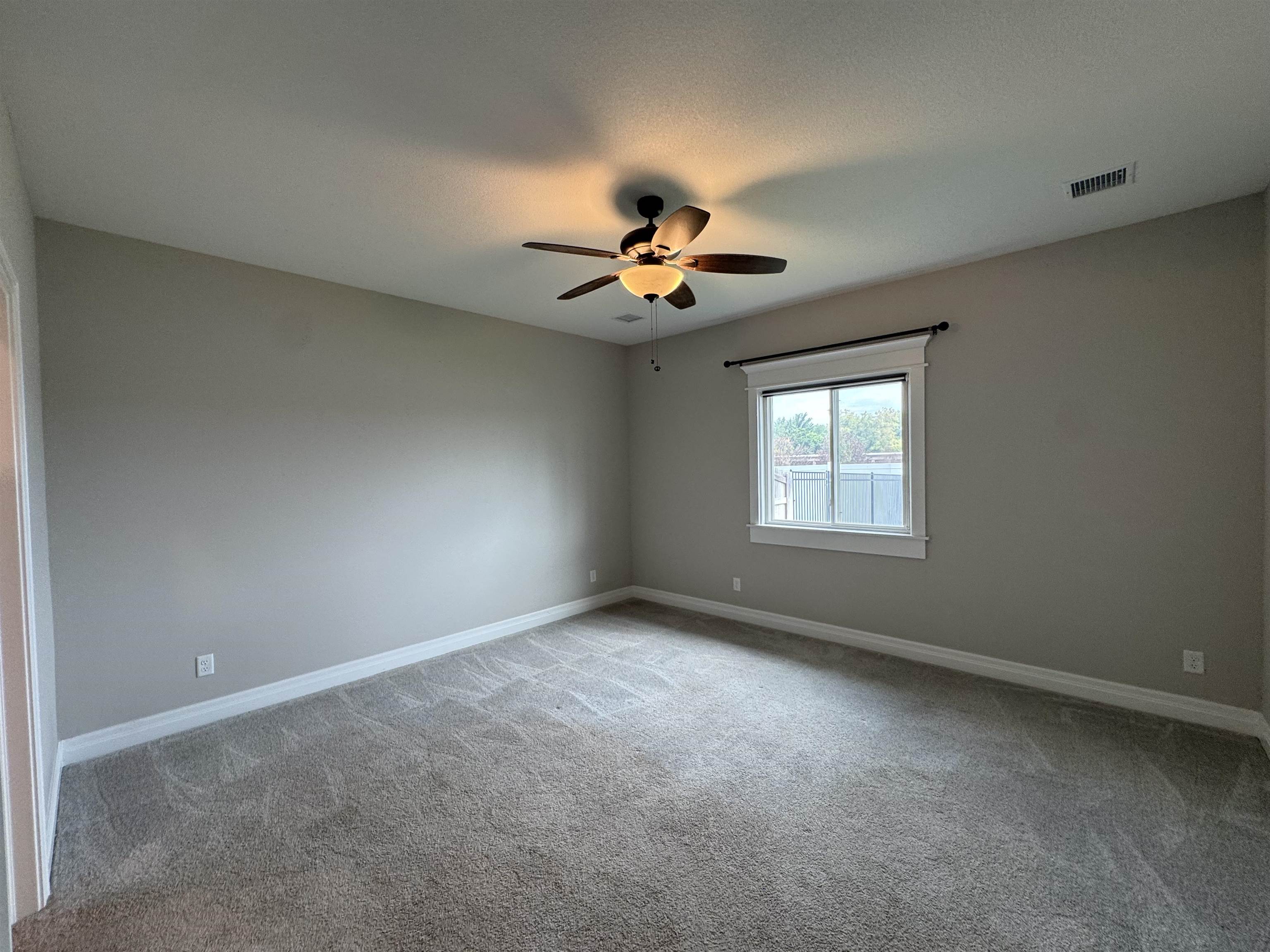 868 N Cloverleaf Property Photo 11