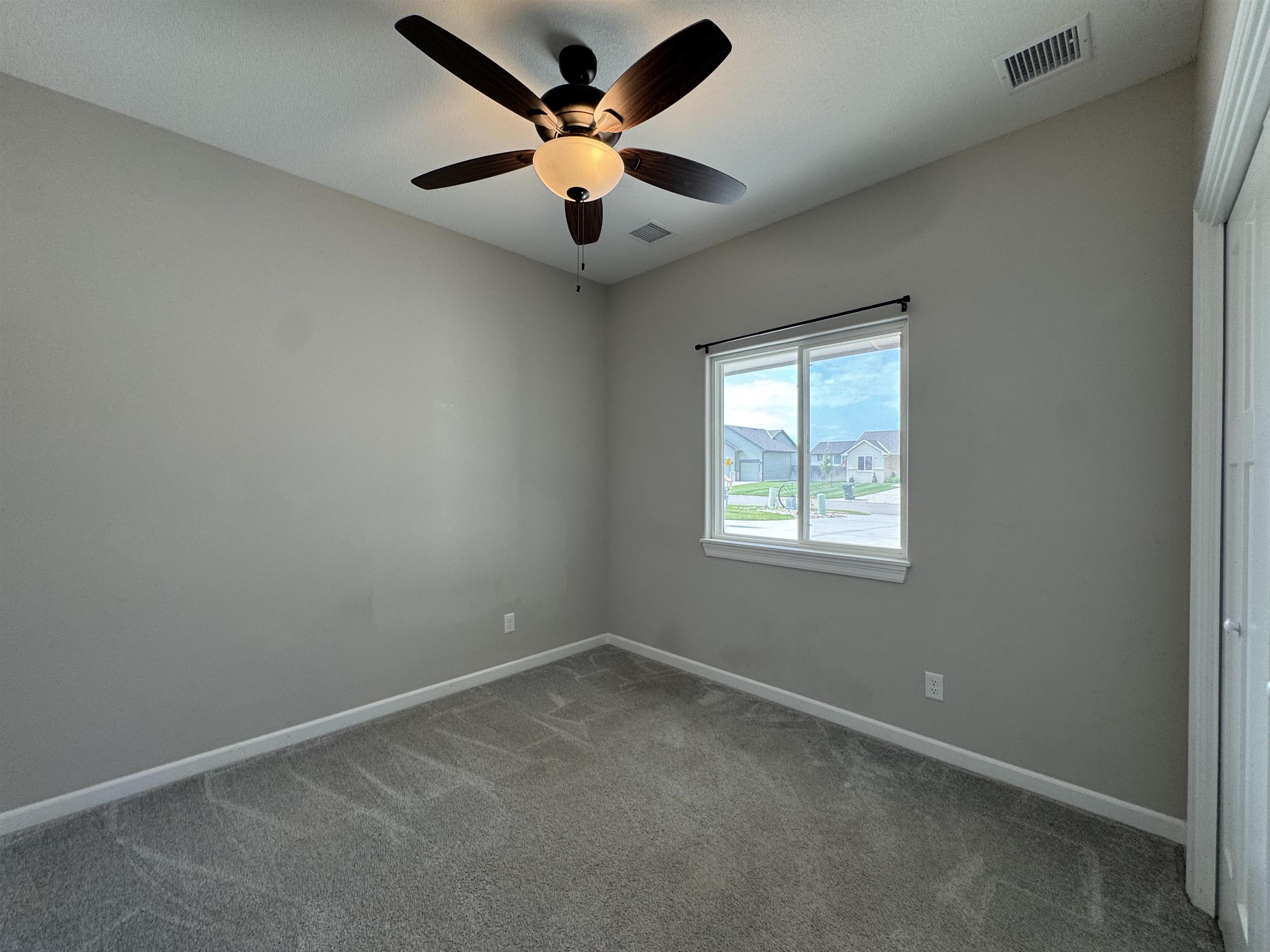 868 N Cloverleaf Property Photo 12