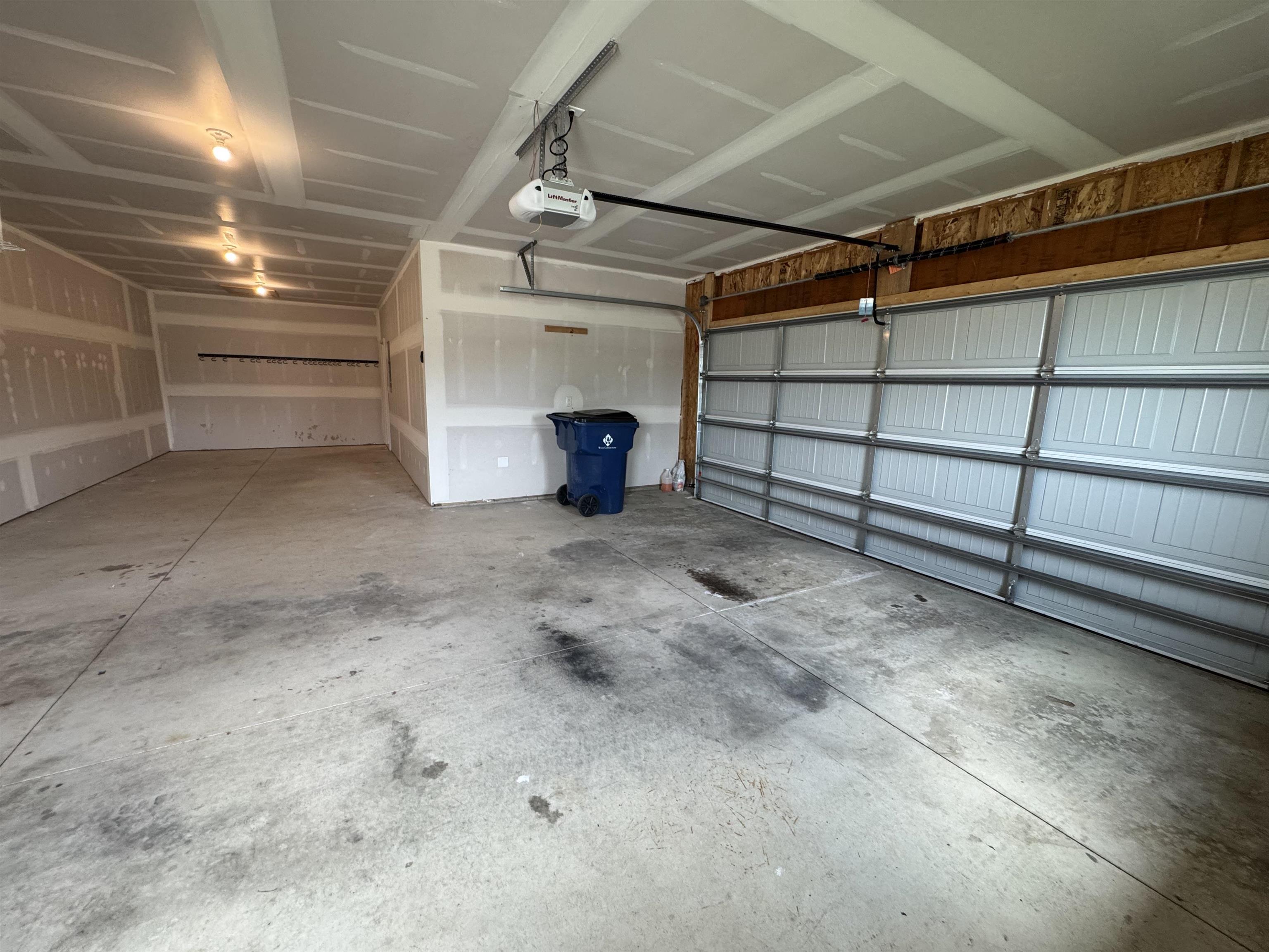 868 N Cloverleaf Property Photo 14