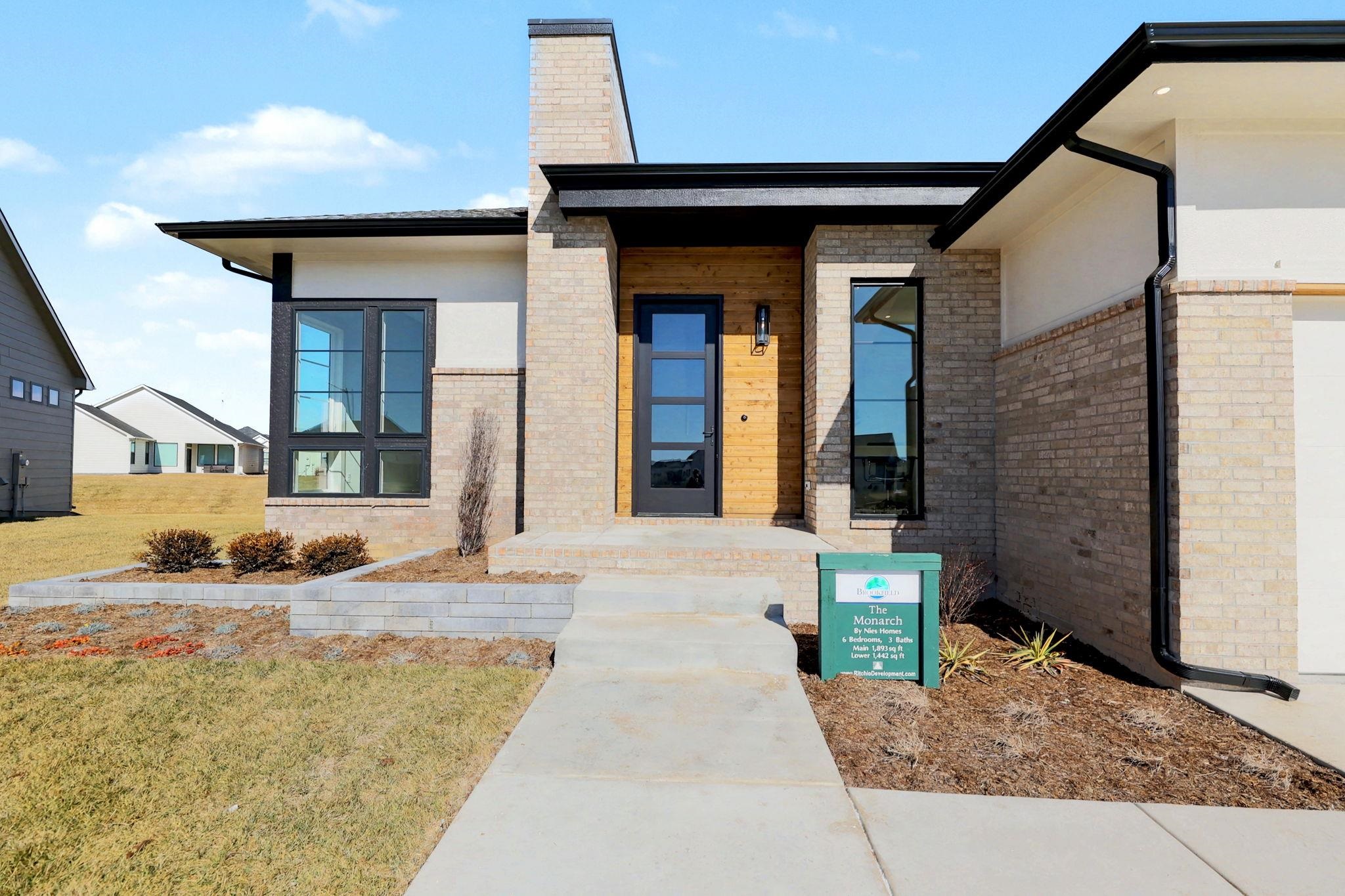 3658 N Bristol Ct Property Photo 2