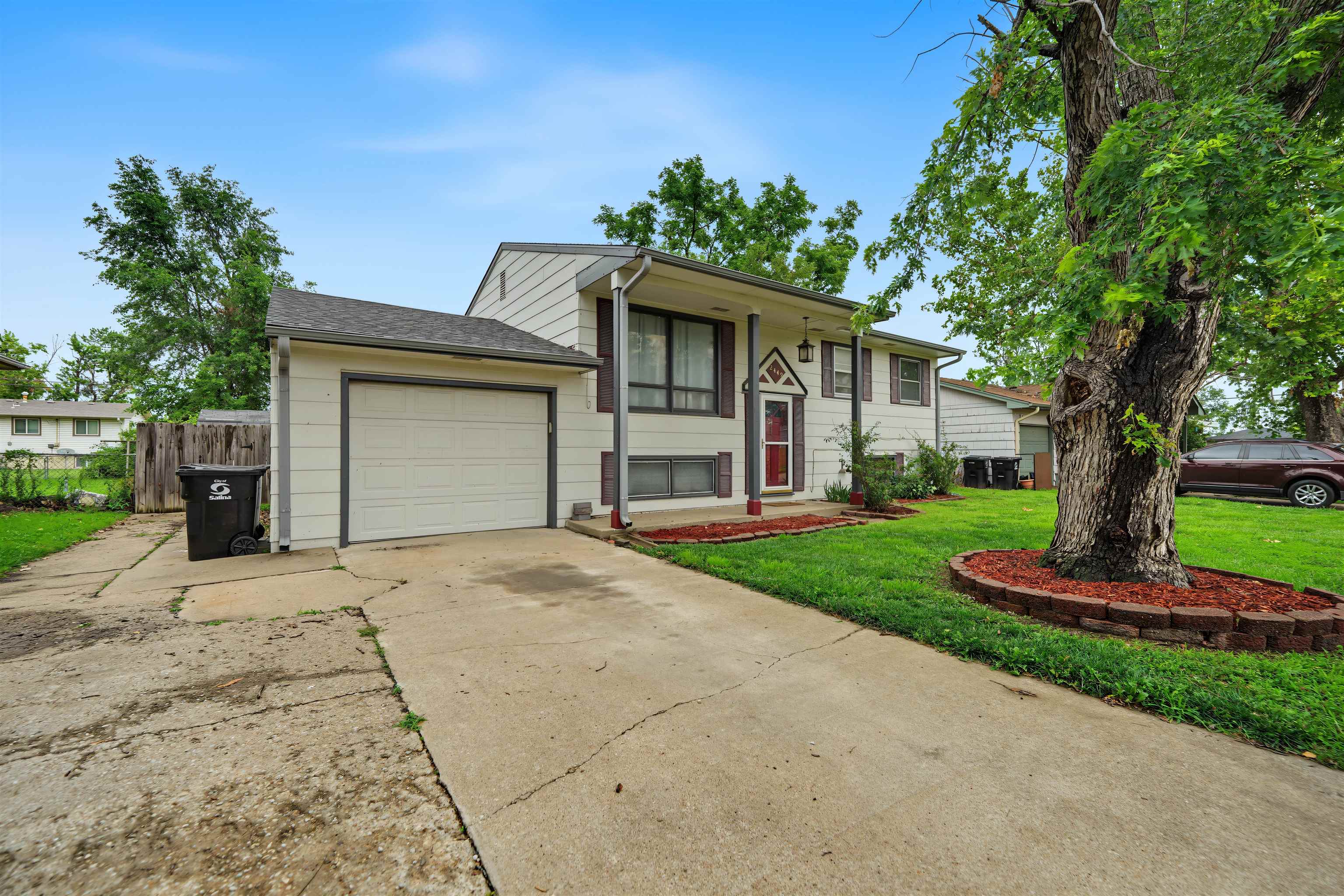 2449 Robin Property Photo 2