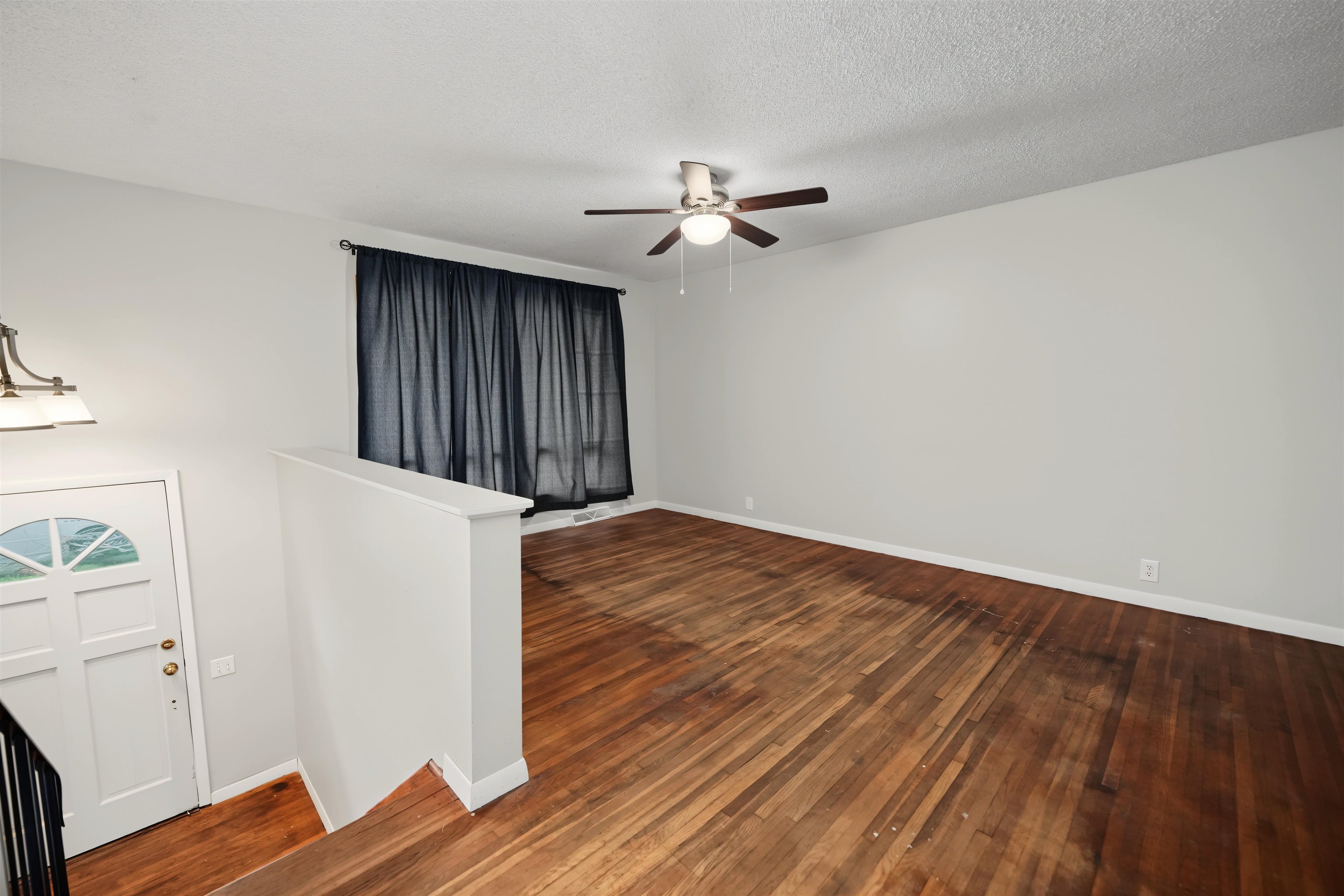 2449 Robin Property Photo 3