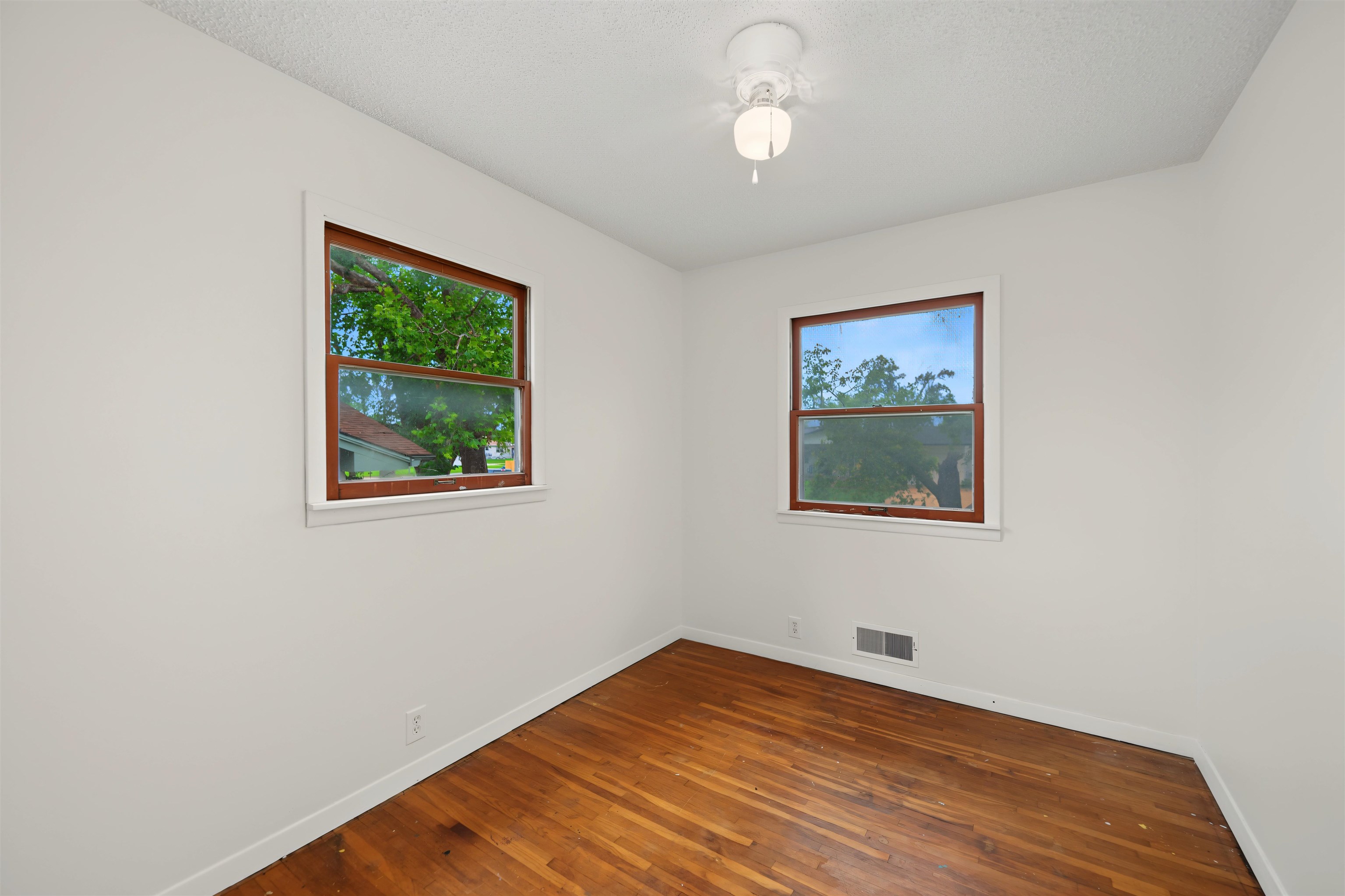 2449 Robin Property Photo 9