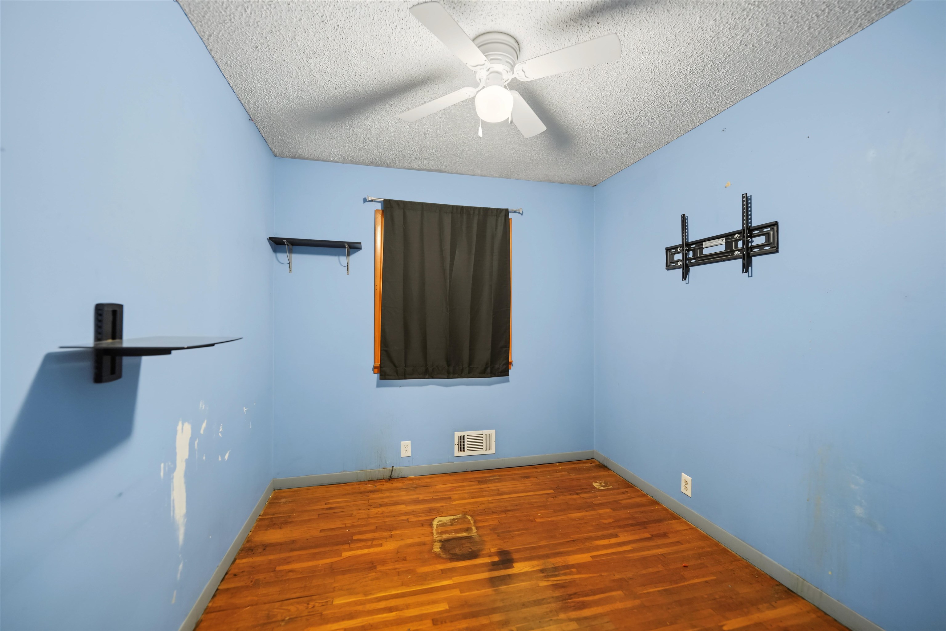 2449 Robin Property Photo 12