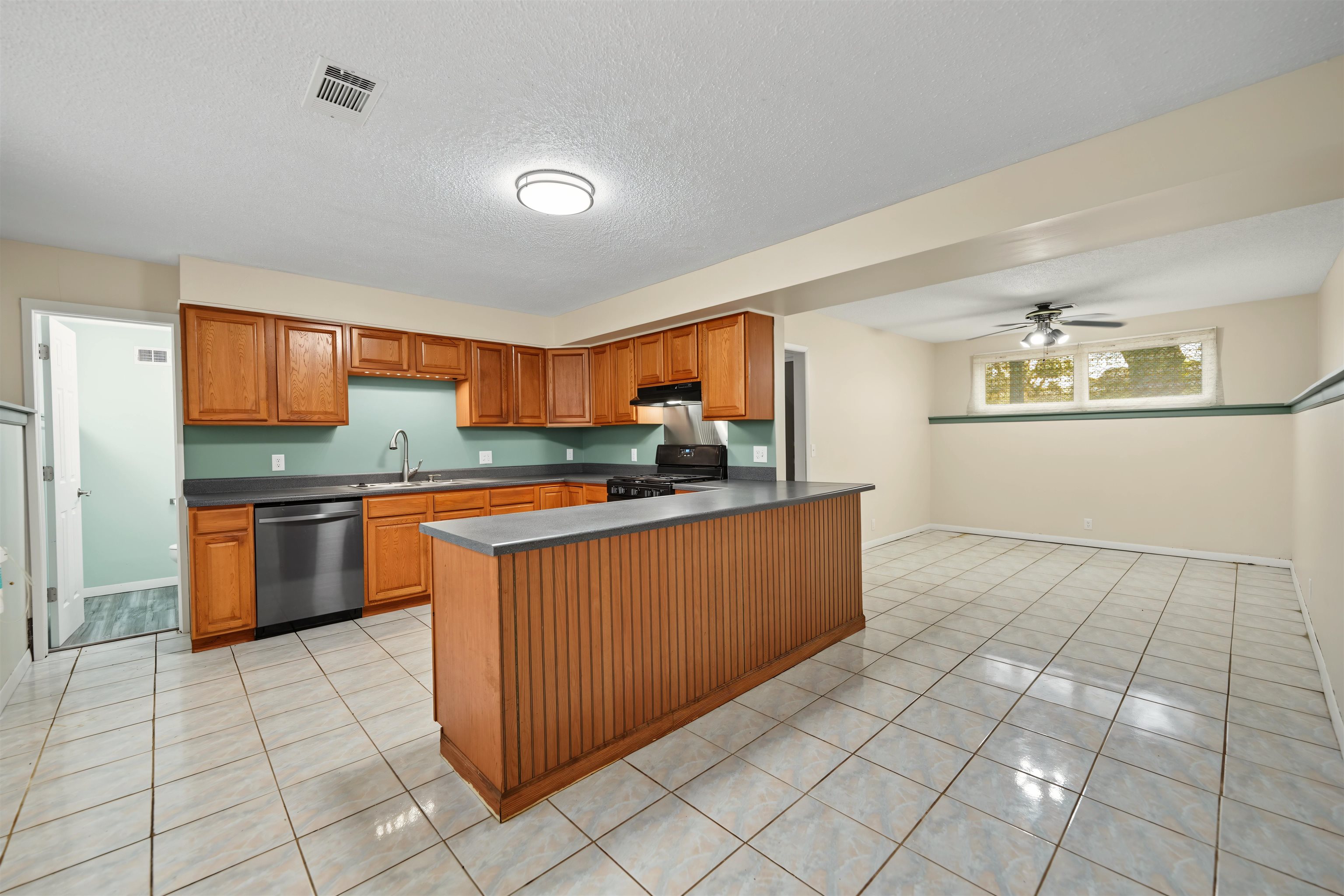 2449 Robin Property Photo 15