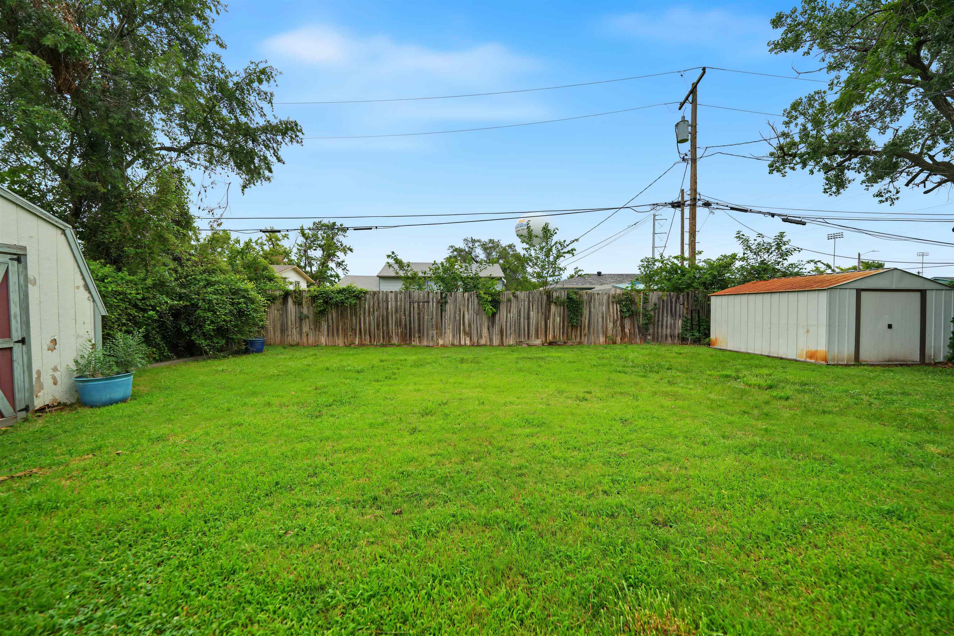 2449 Robin Property Photo 22