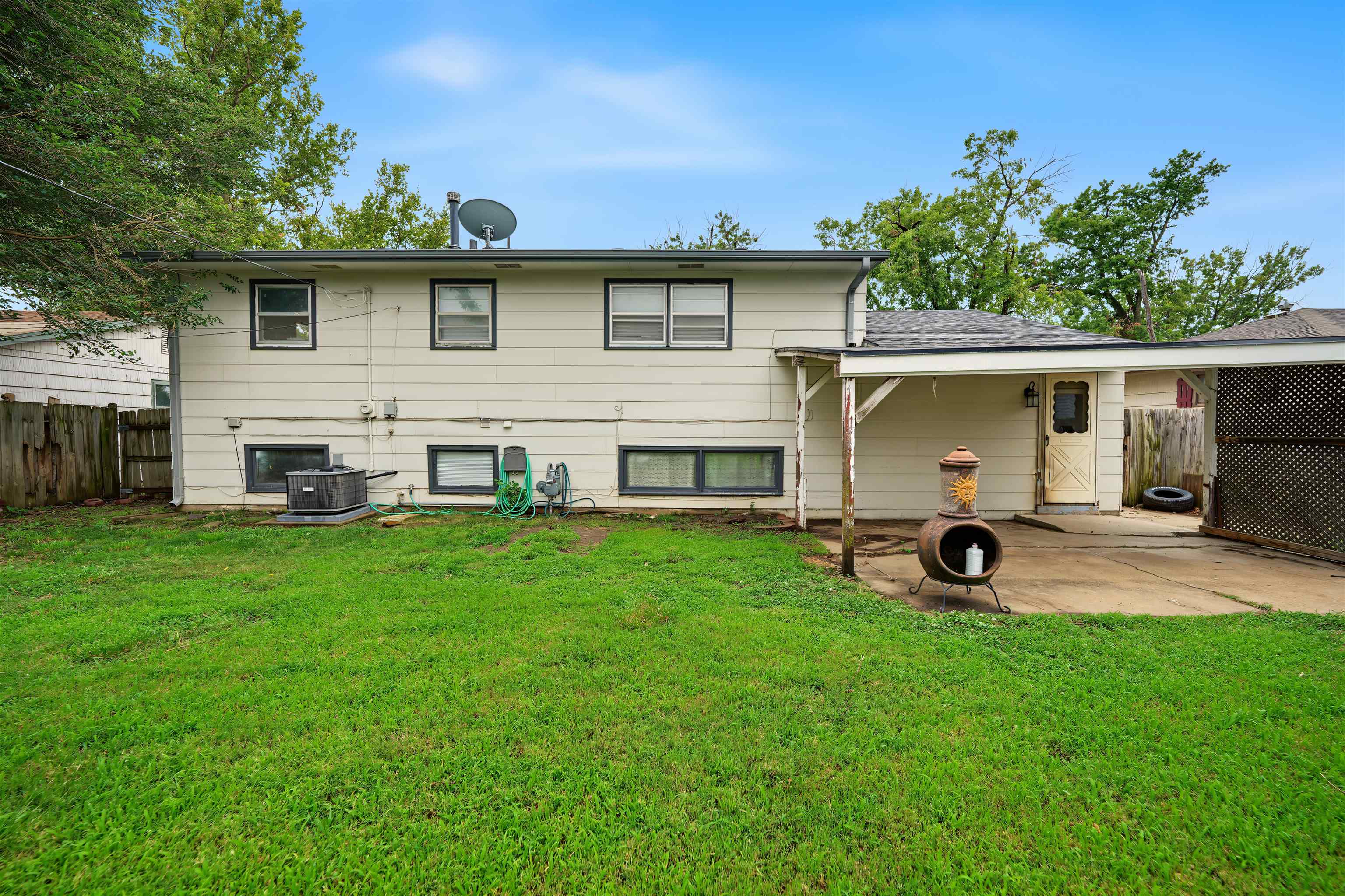 2449 Robin Property Photo 23