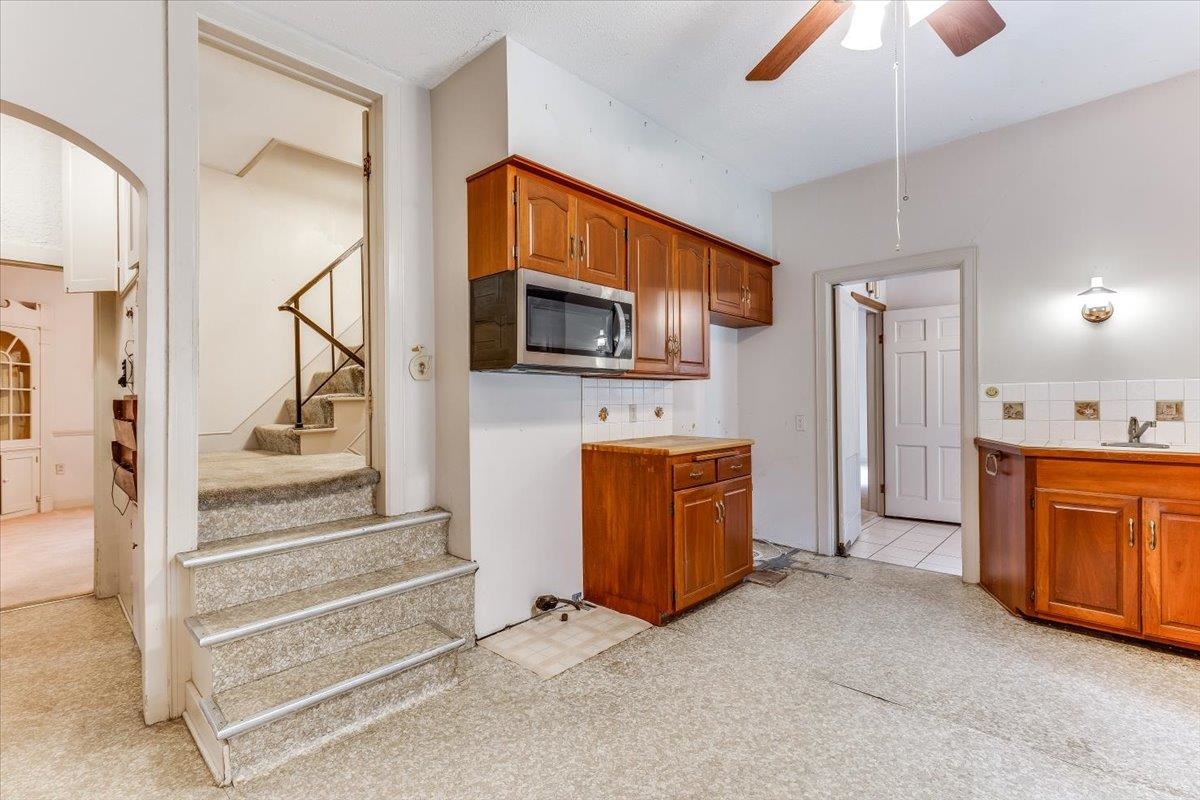 525 W 10th St. Property Photo 5