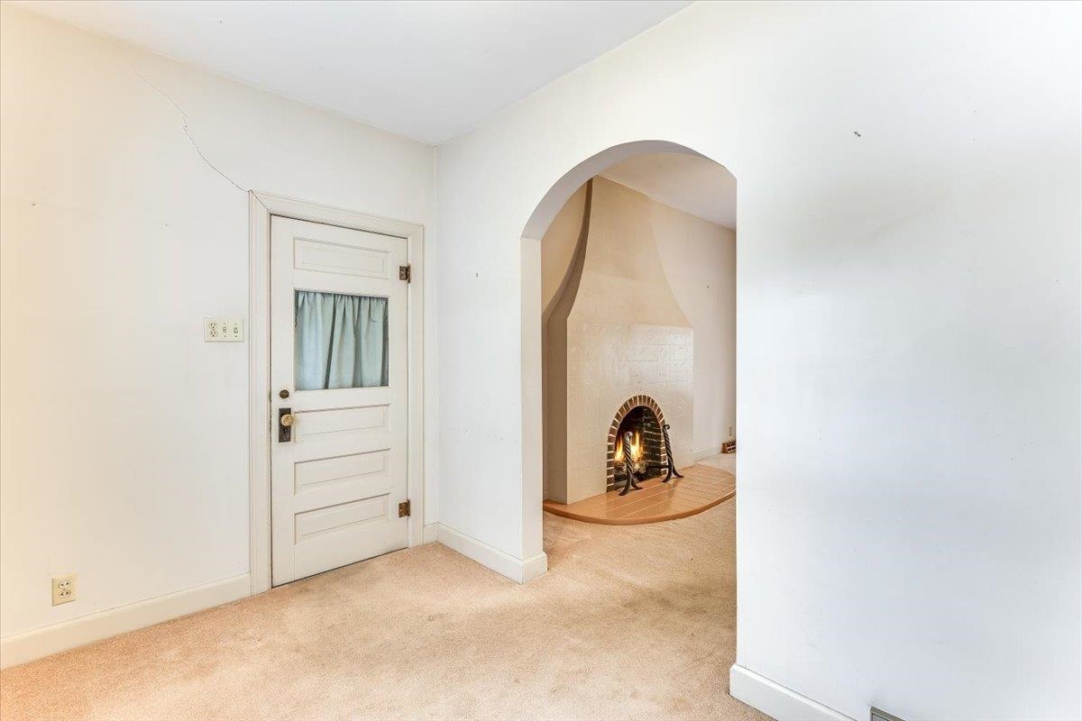 525 W 10th St. Property Photo 10