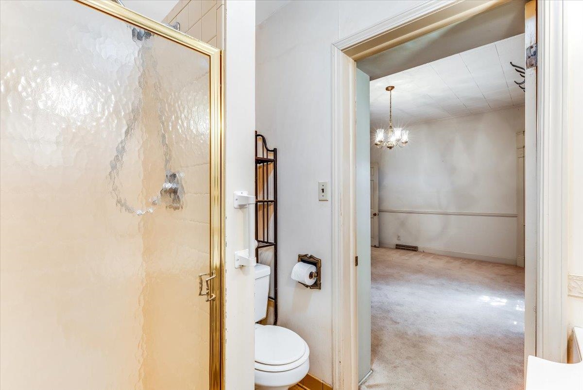 525 W 10th St. Property Photo 14