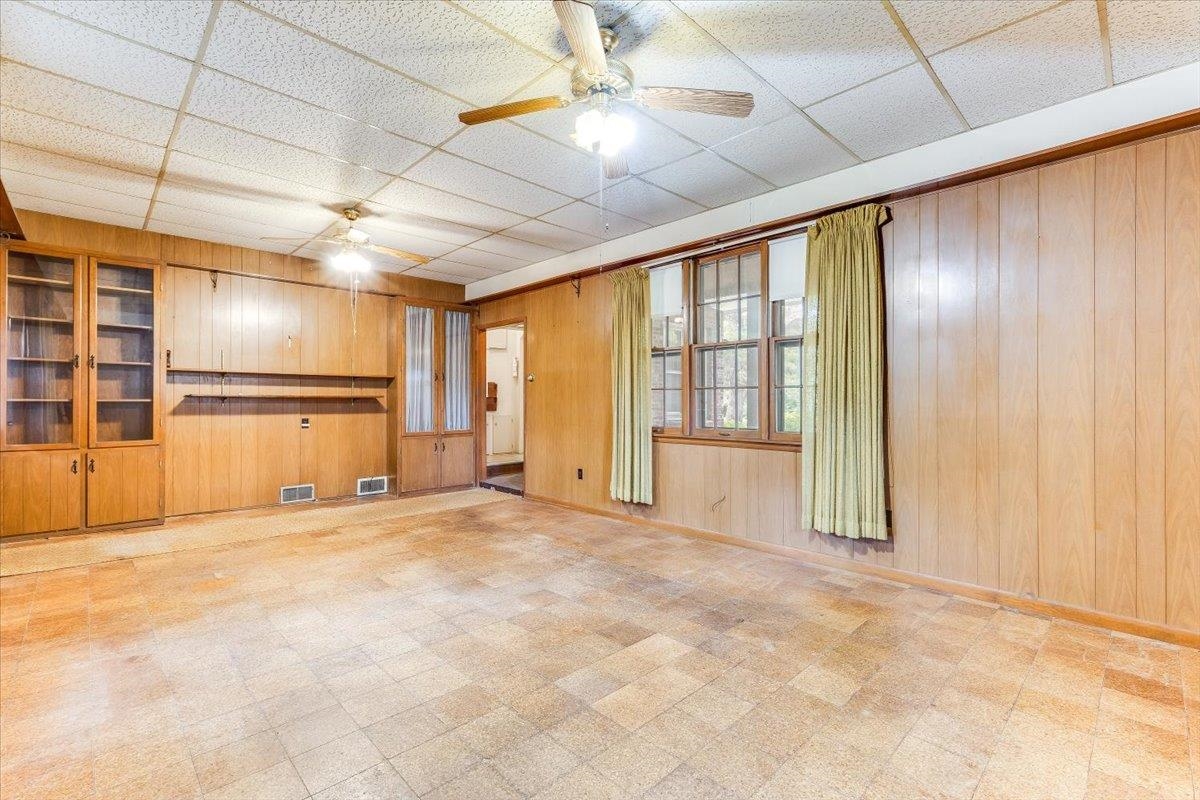 525 W 10th St. Property Photo 15