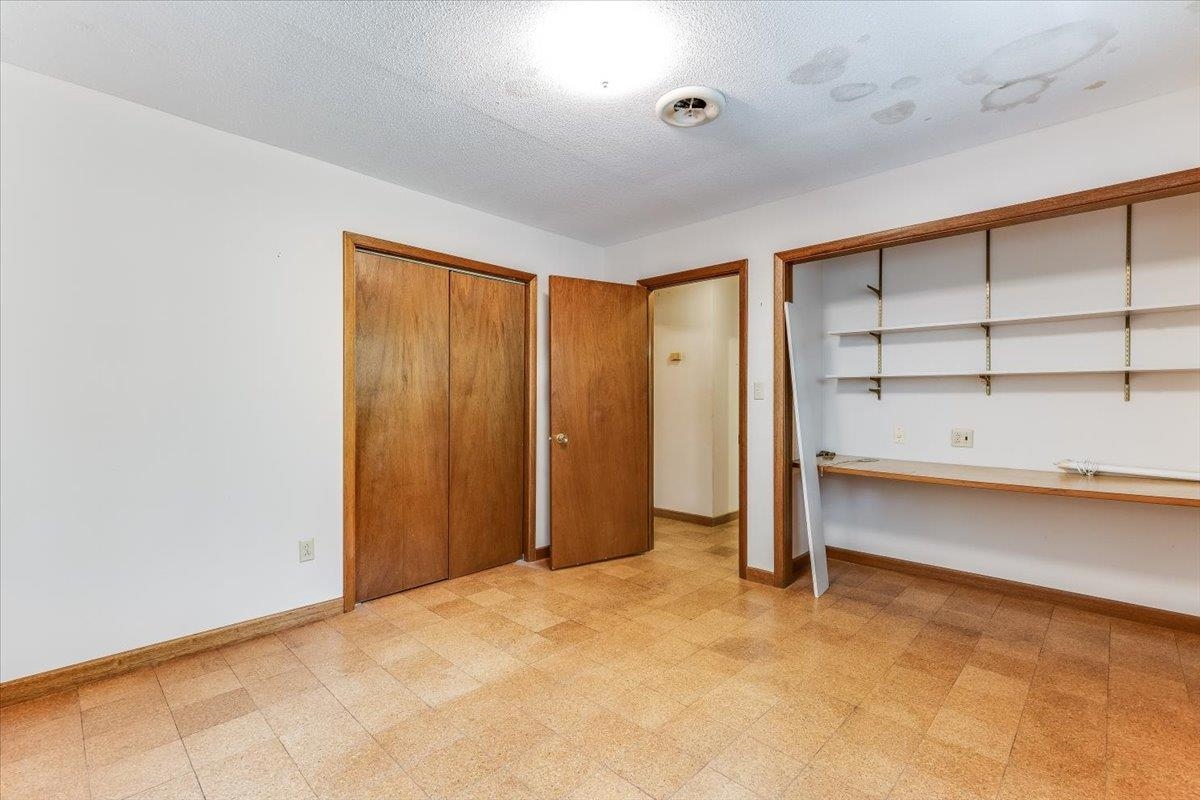 525 W 10th St. Property Photo 23