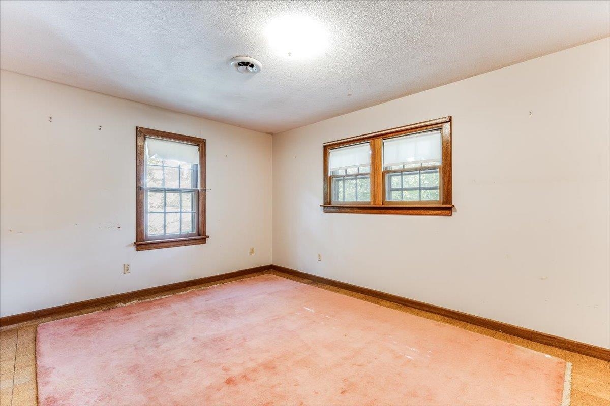 525 W 10th St. Property Photo 24