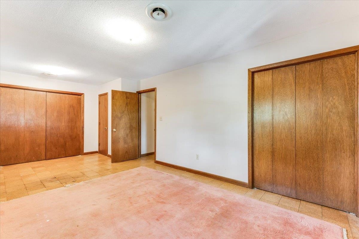 525 W 10th St. Property Photo 25