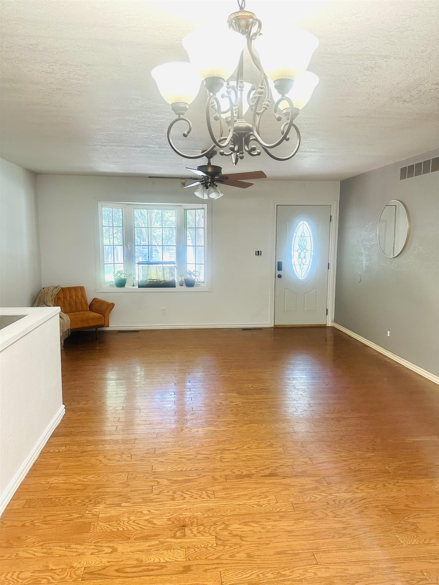 1321 W 9th Street Property Photo 4