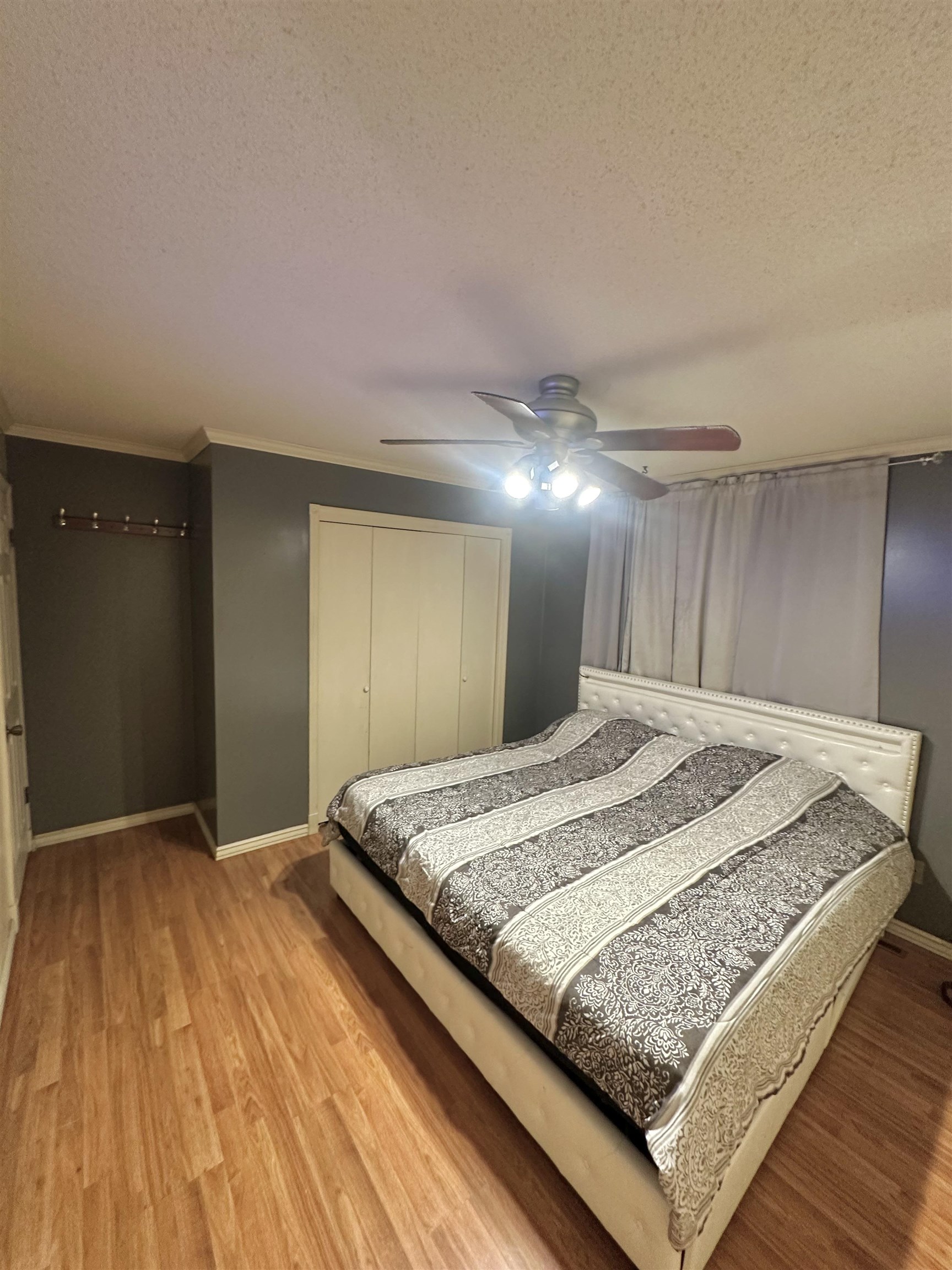 1321 W 9th Street Property Photo 6