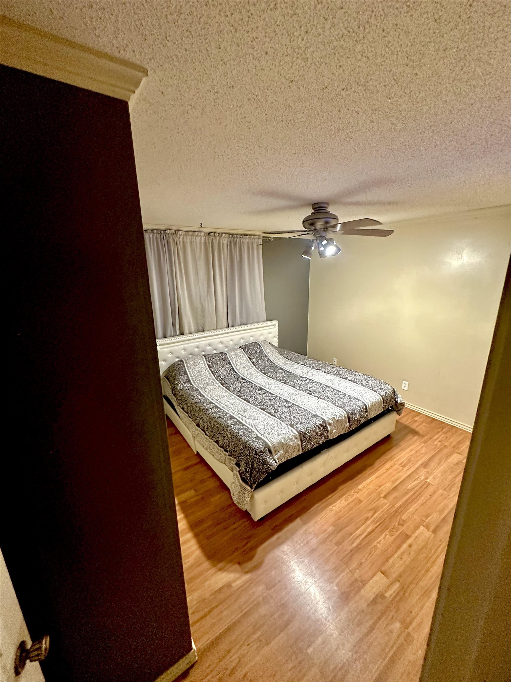 1321 W 9th Street Property Photo 7