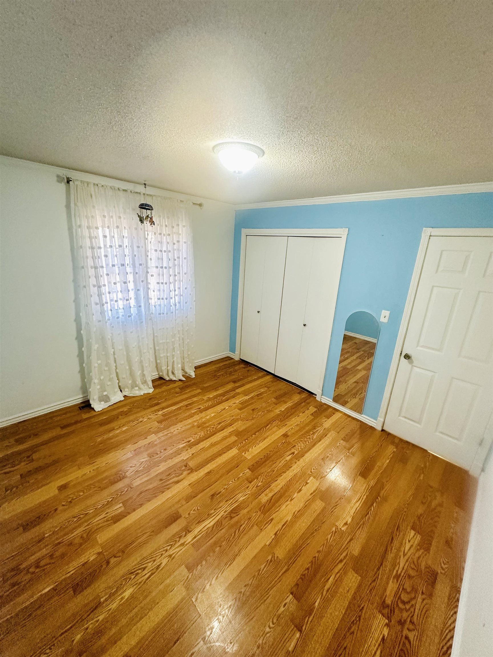 1321 W 9th Street Property Photo 8