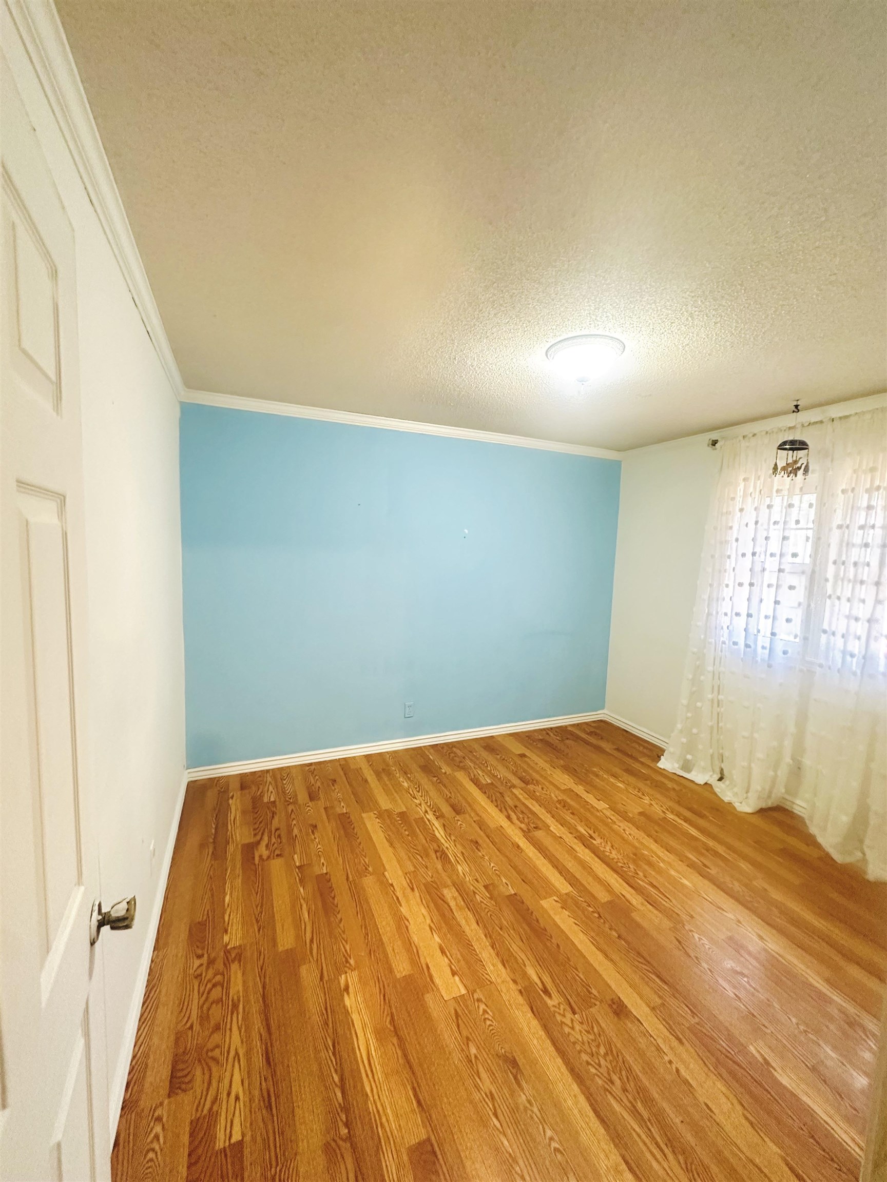 1321 W 9th Street Property Photo 9