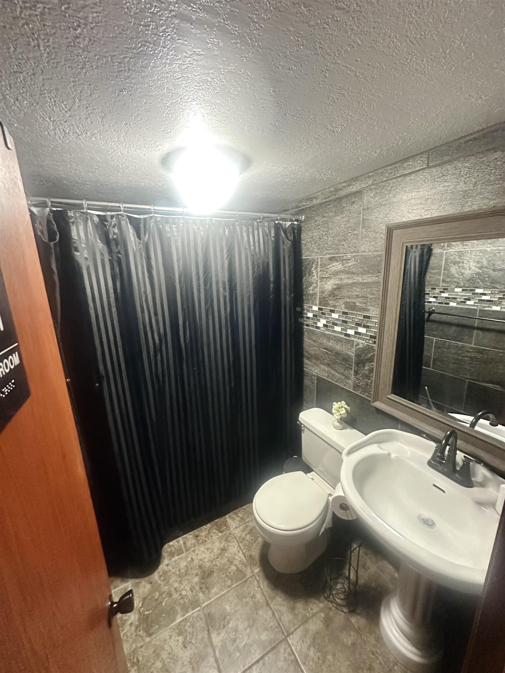 1321 W 9th Street Property Photo 13