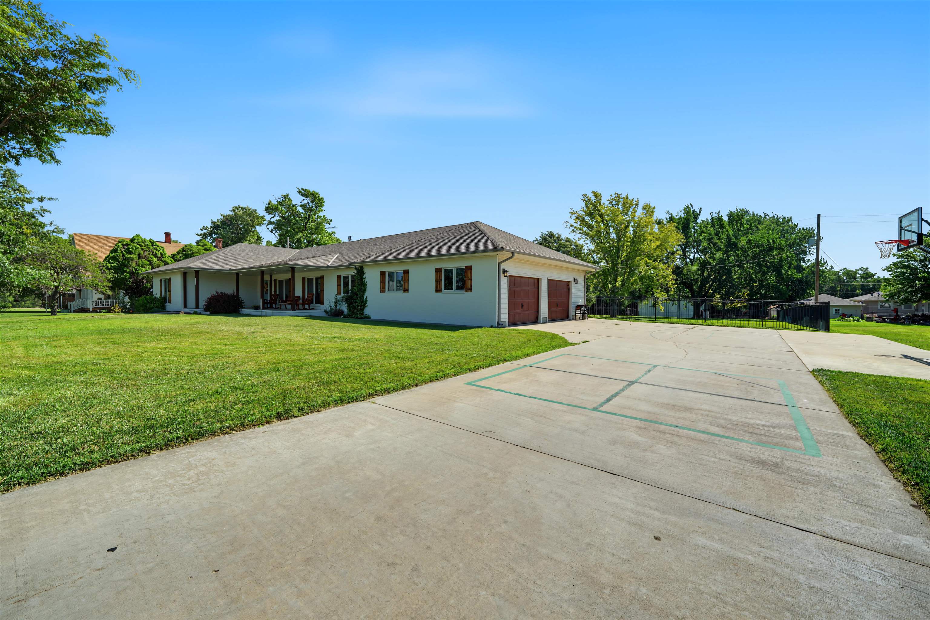 302 C St Property Photo 4