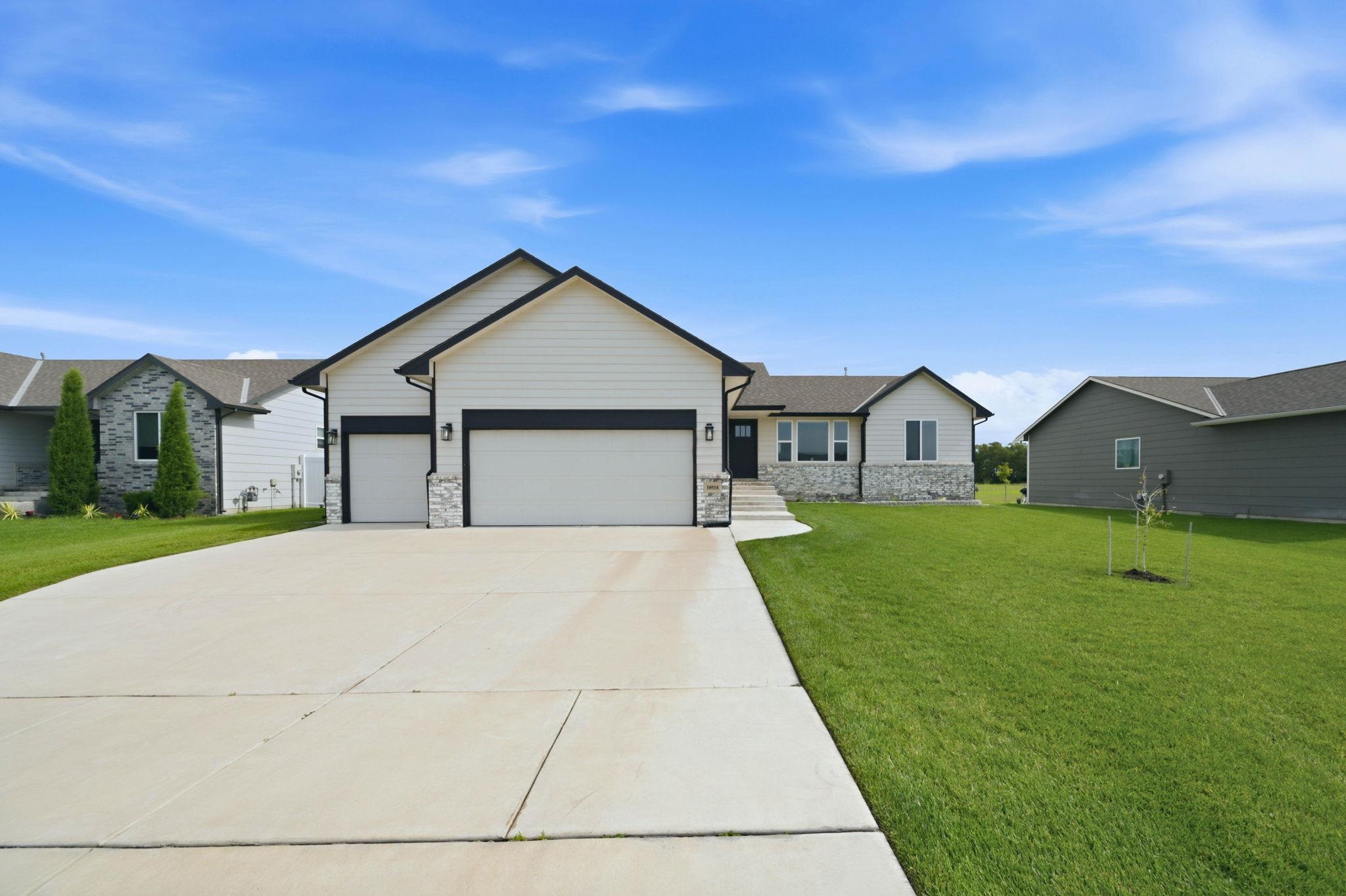 10514 W Wilkinson Property Photo 1