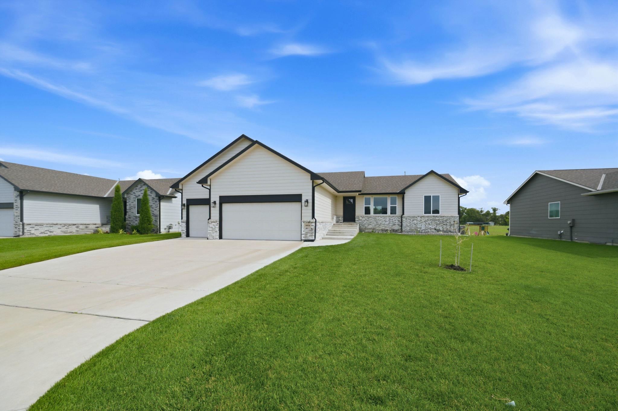10514 W Wilkinson Property Photo 3