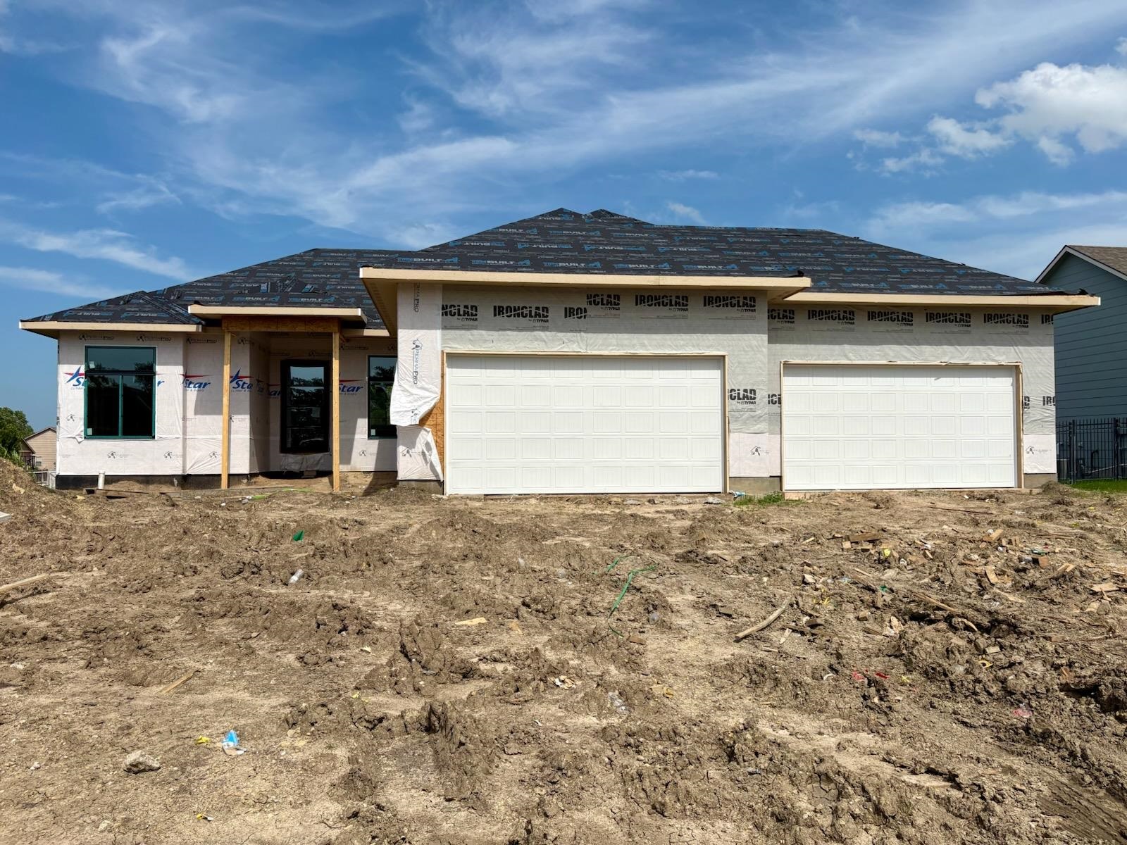 1526 N Shadow Rock Dr Property Photo 1