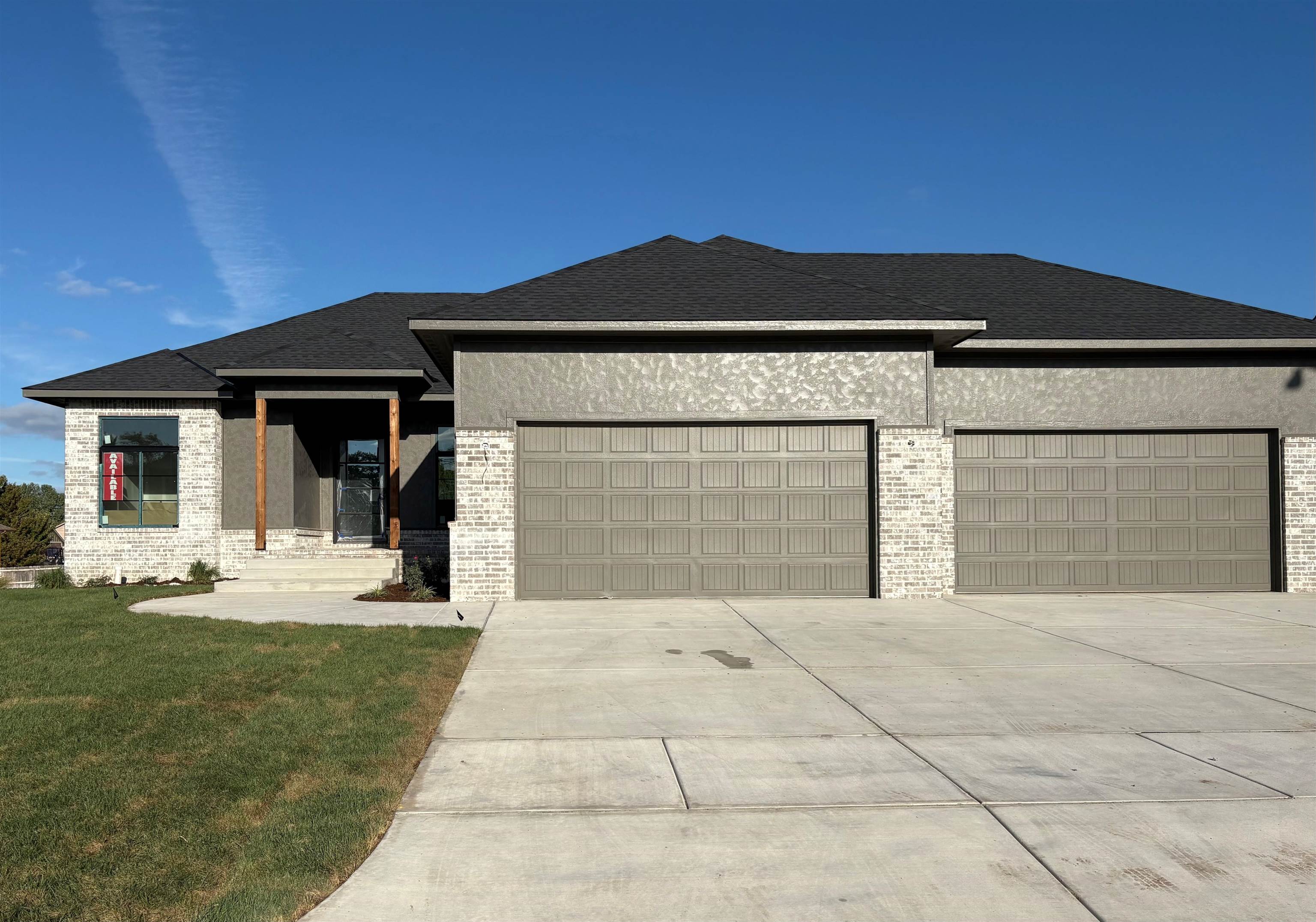 1526 N Shadow Rock Dr Property Photo 1