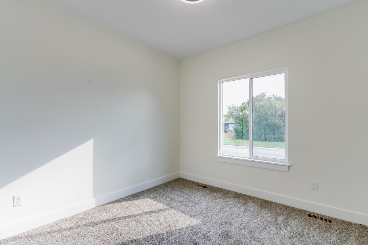 5758 N Edwards St. Property Photo 24