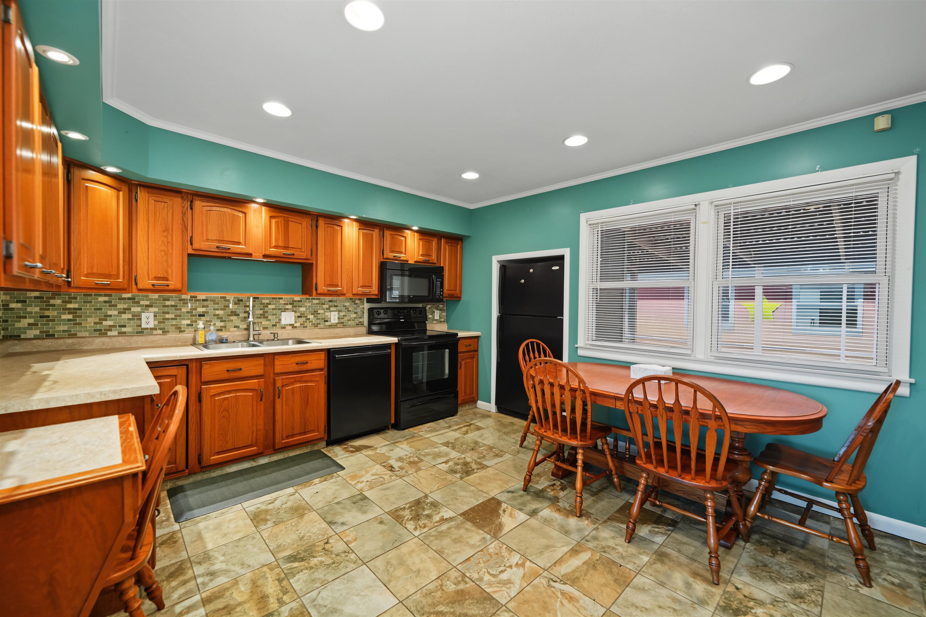 2508 Simmons Property Photo 6