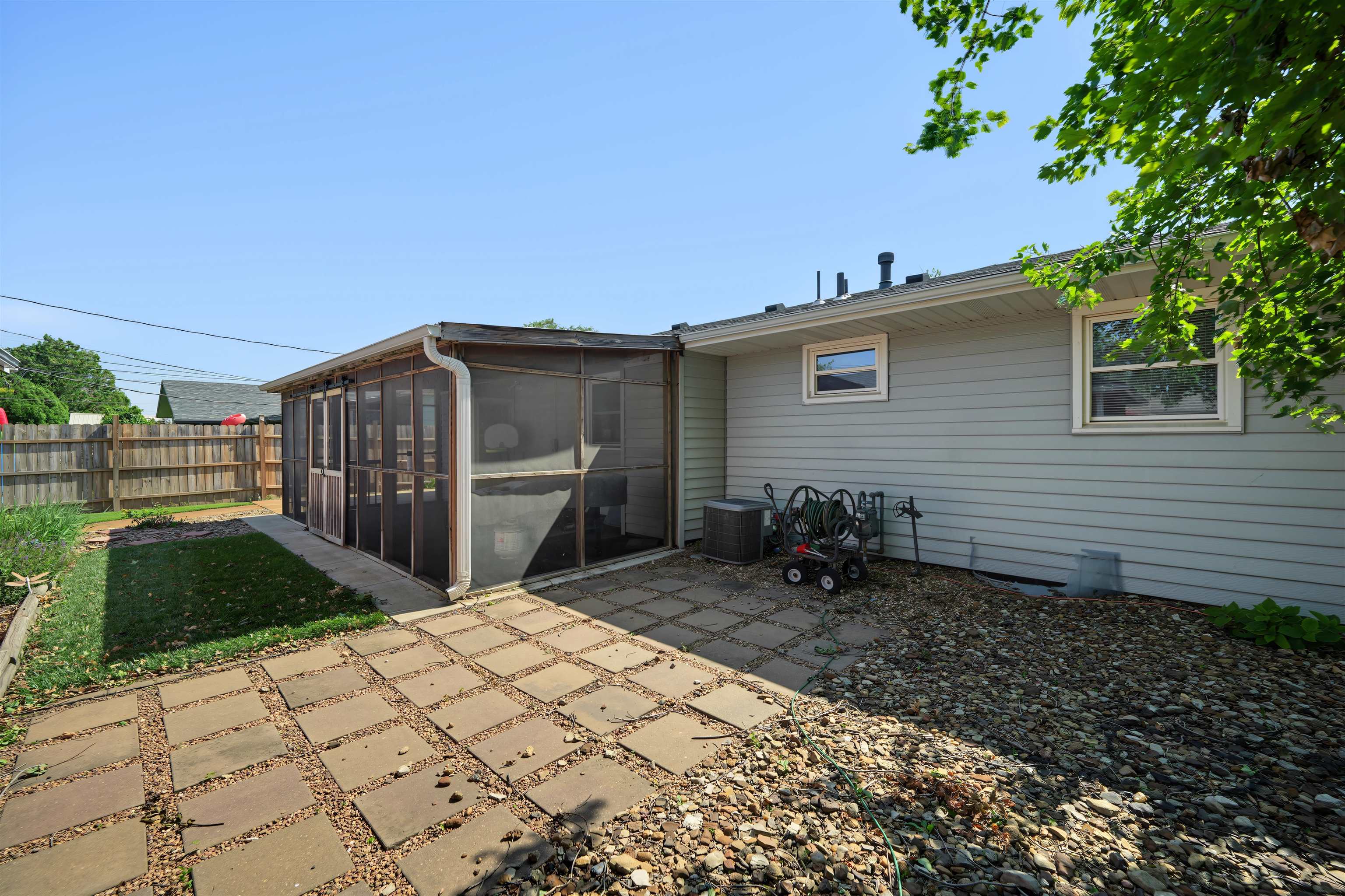 2508 Simmons Property Photo 26