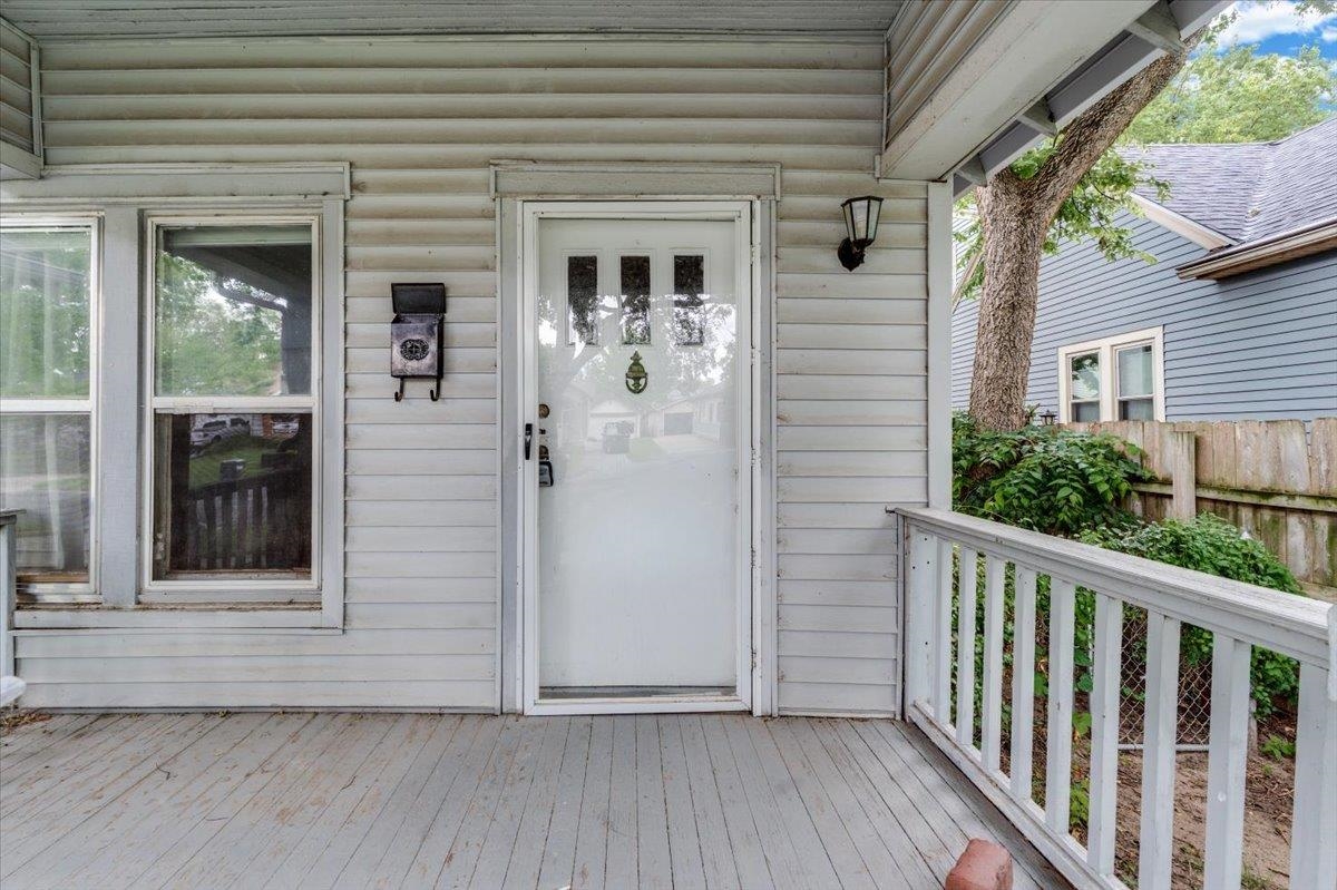 1026 N Perry Ave Property Photo 5