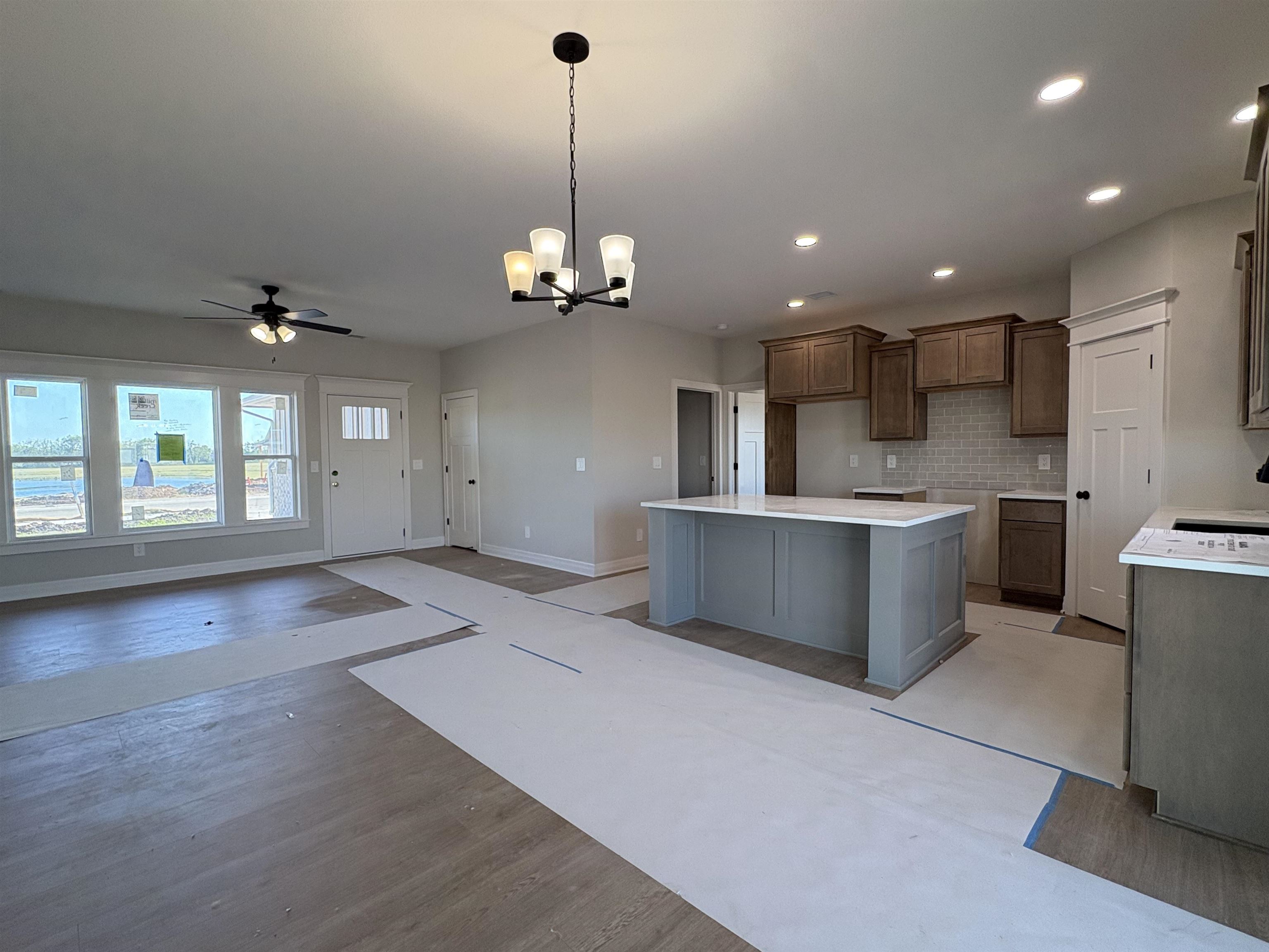 136 E Hickam St. Property Photo 3