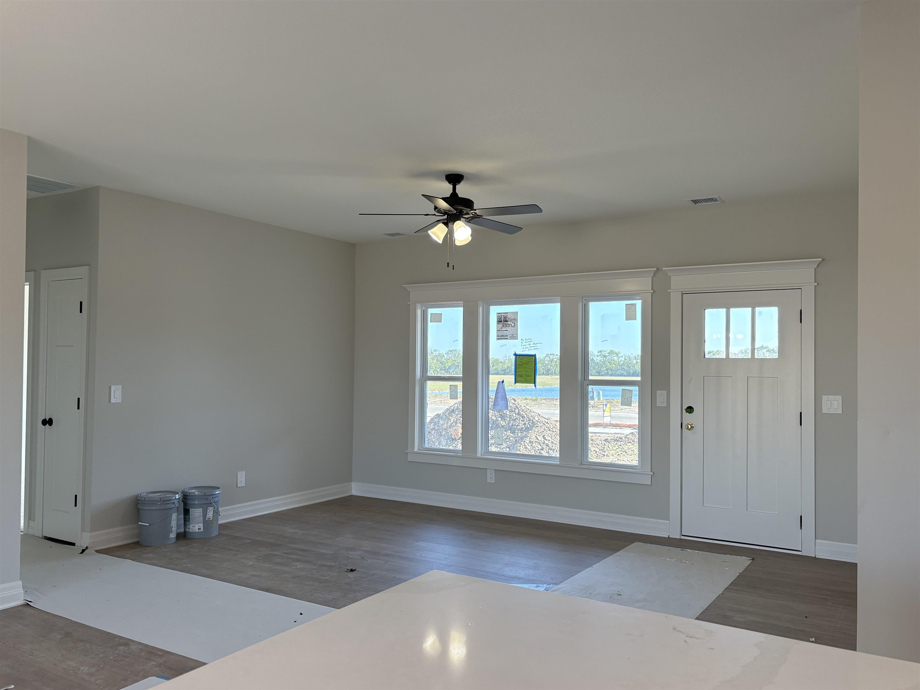 136 E Hickam St. Property Photo 4